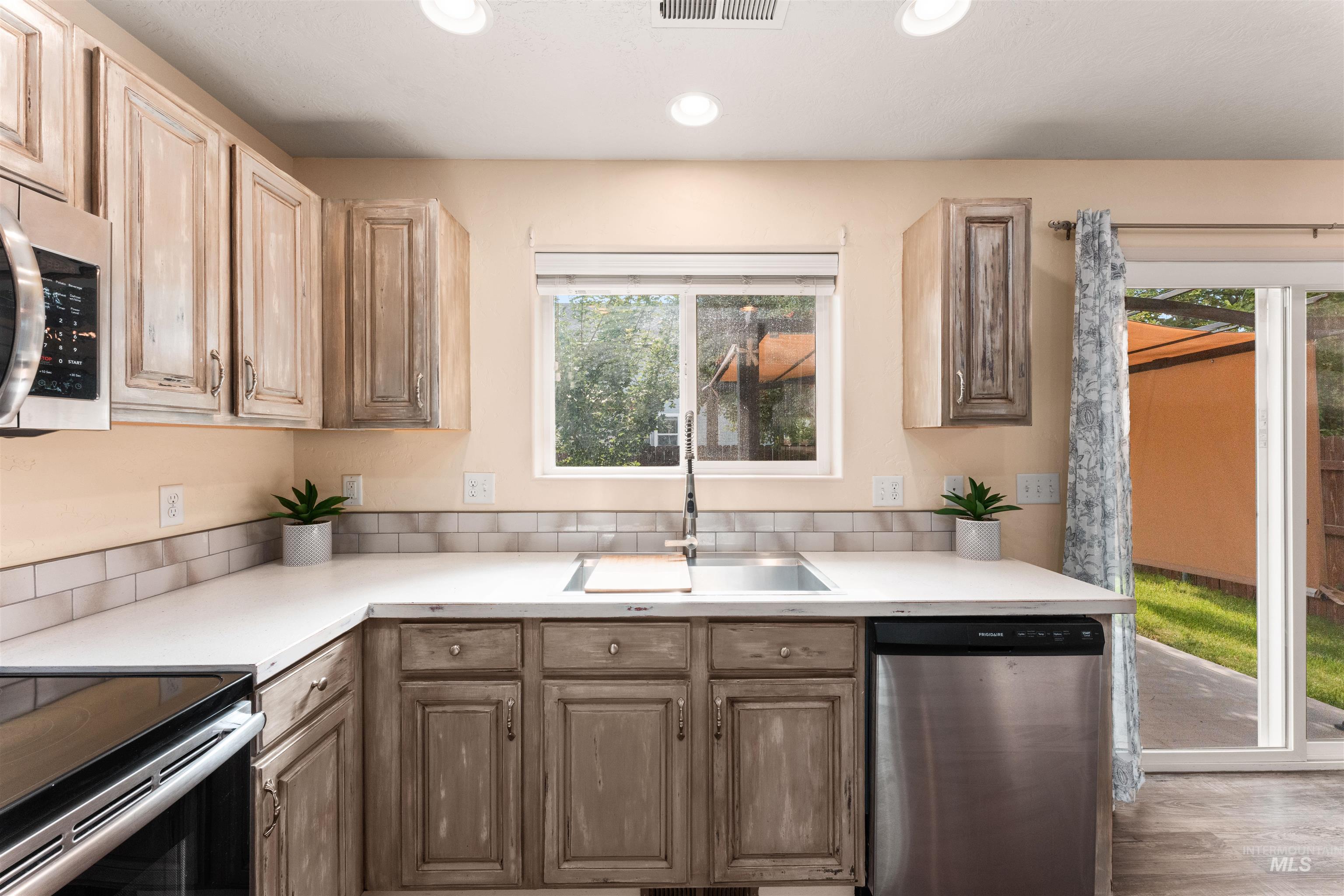 16170 Golddust Place Property Photo 6