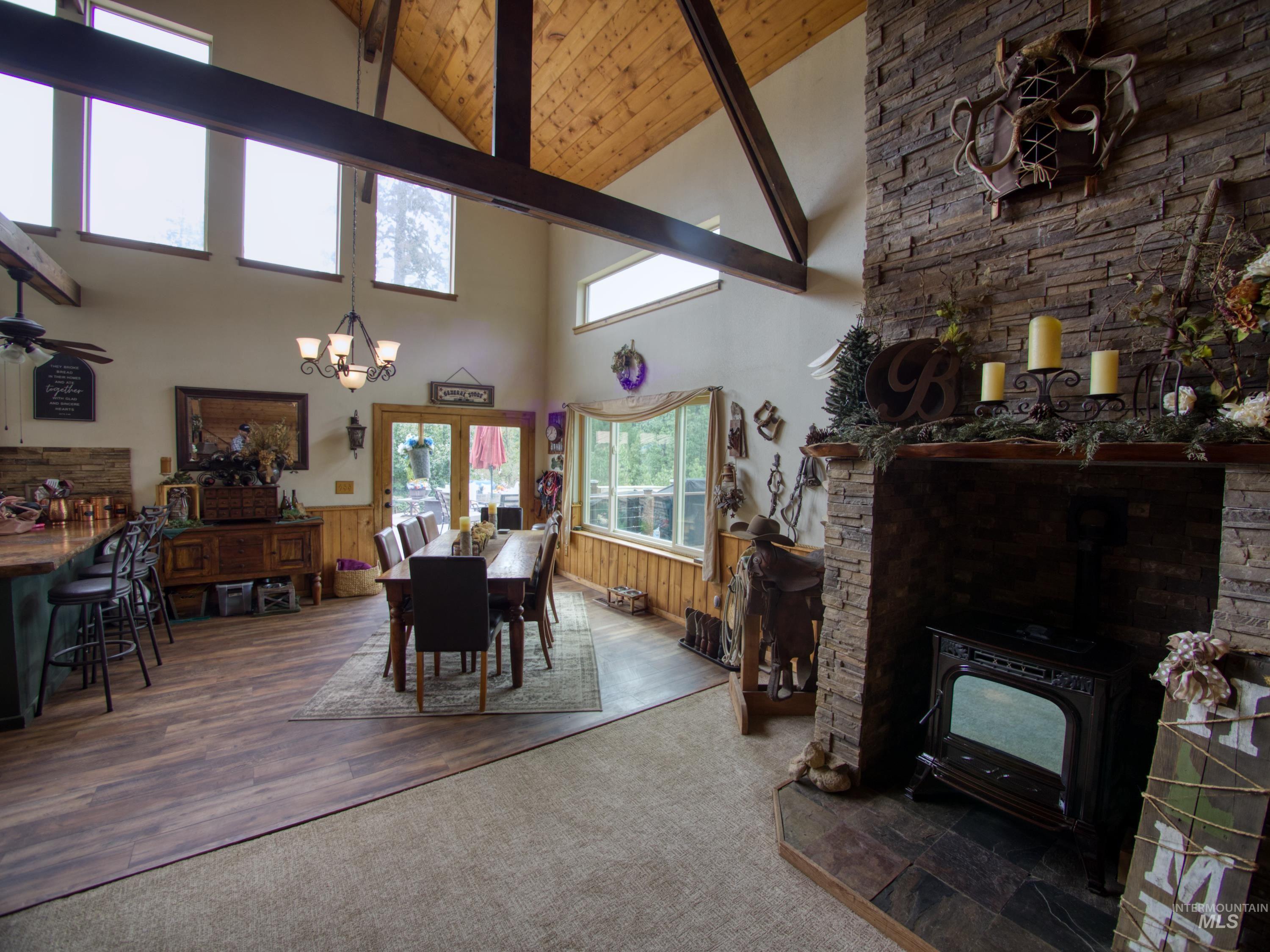 27 Park Ln Property Photo 4