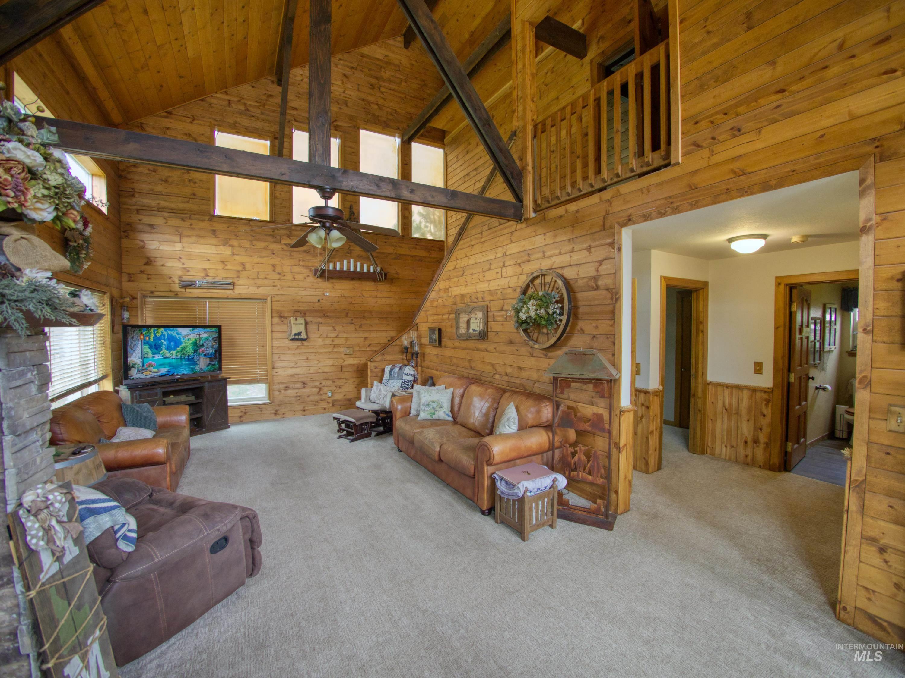 27 Park Ln Property Photo 12