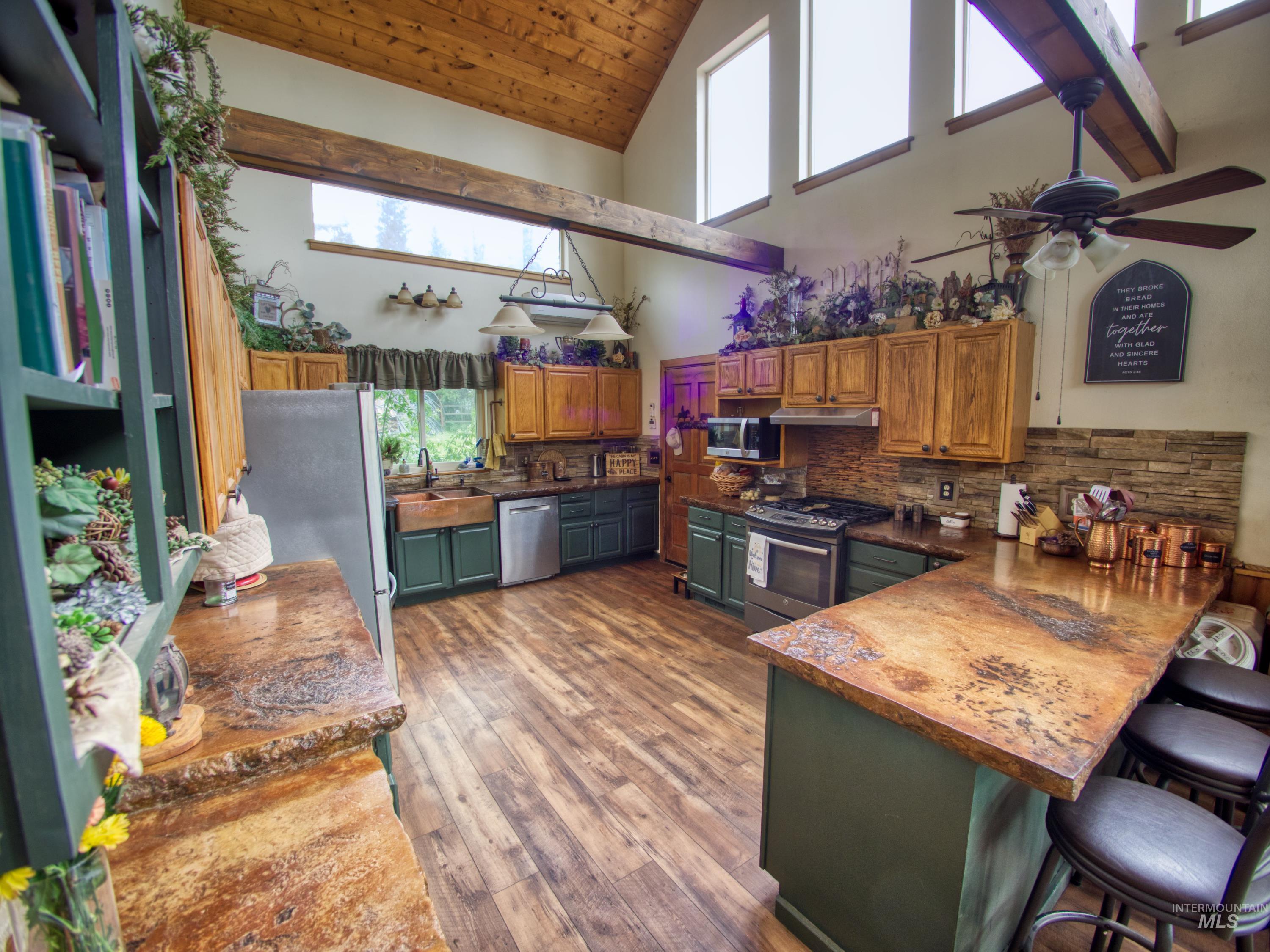 27 Park Ln Property Photo 19