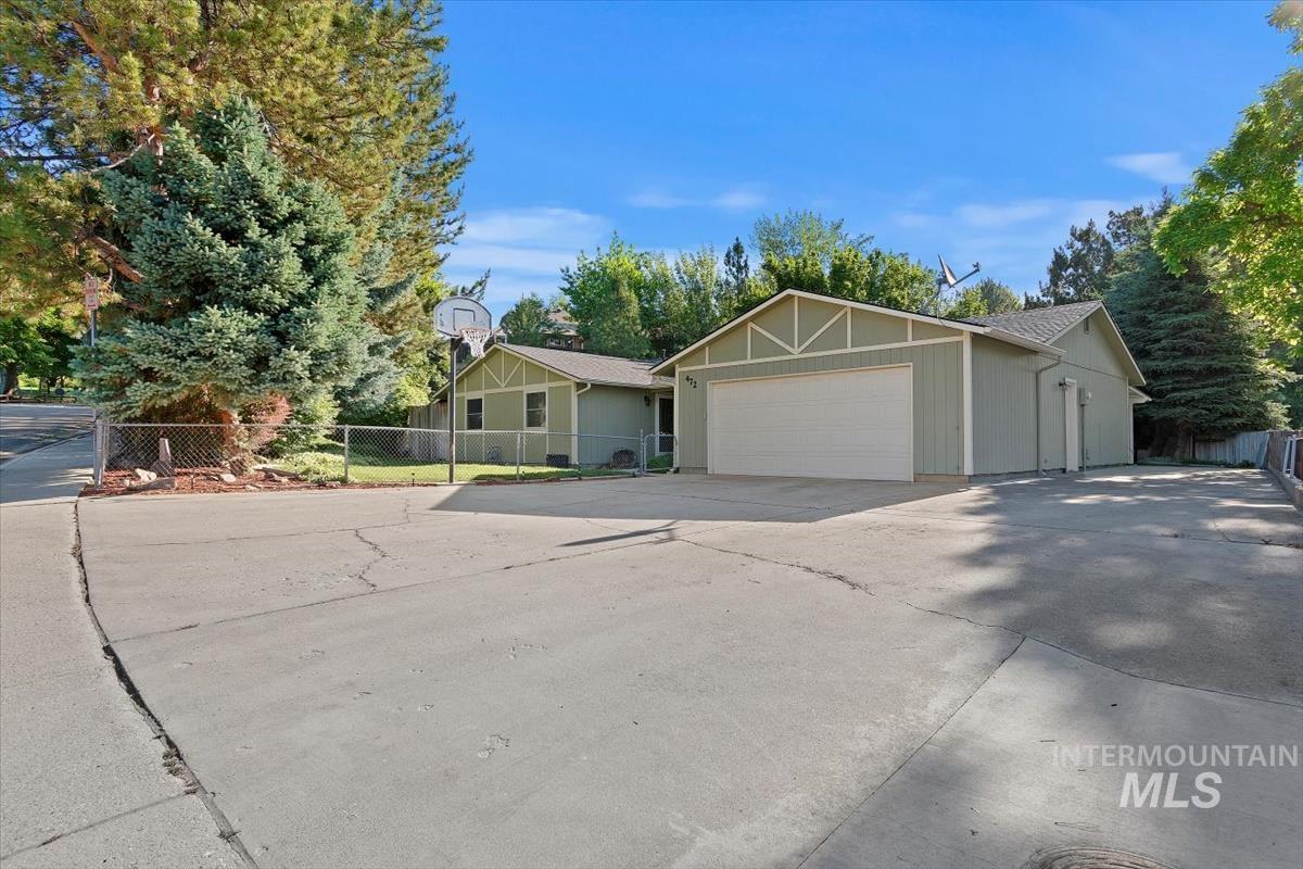 472 N Stierman way Property Photo 1