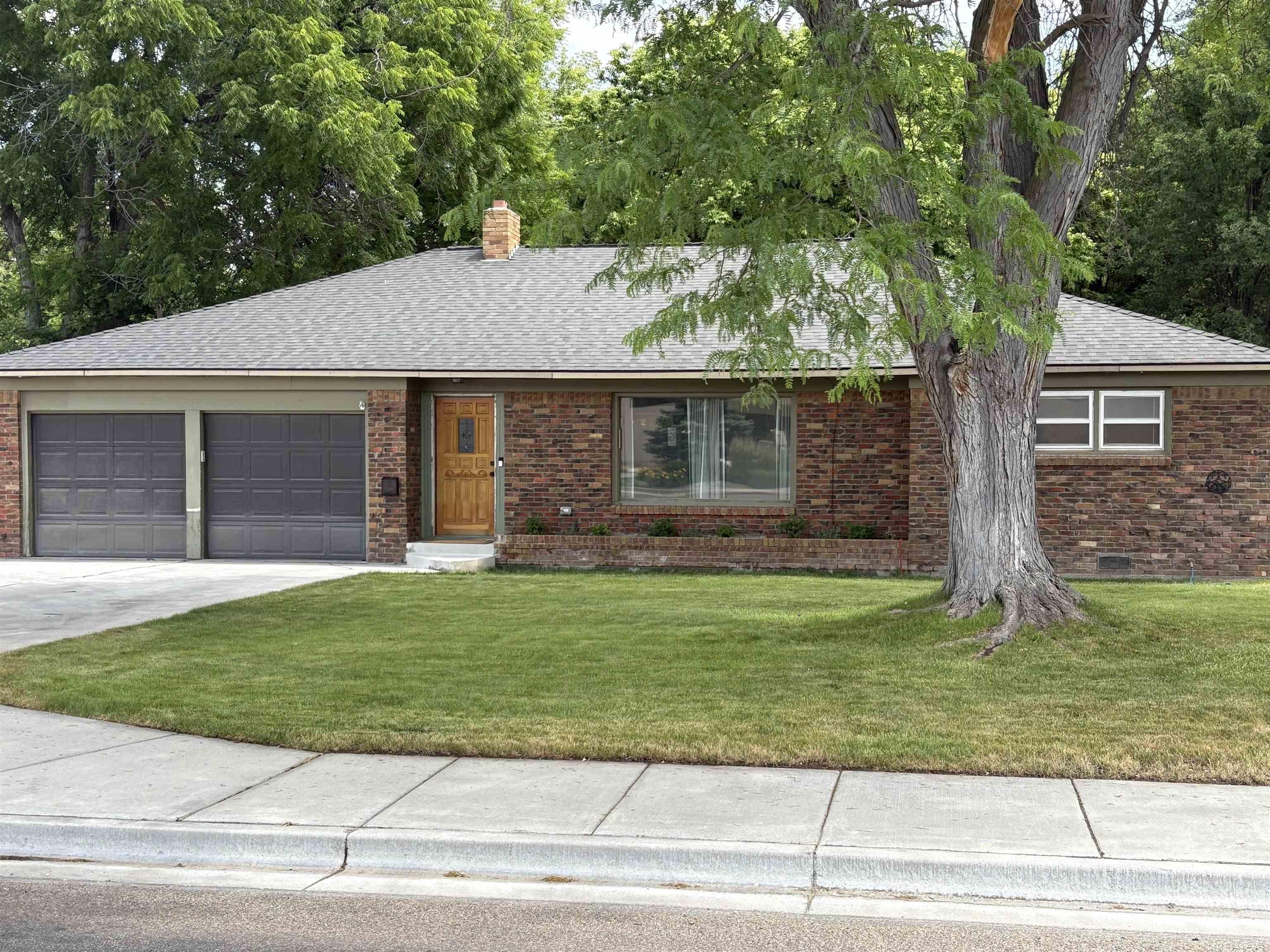 1715 S 10th Ave Property Photo 1