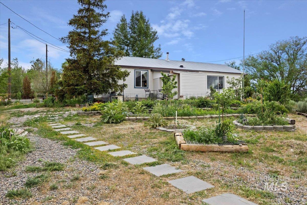 101 Poverty Lane Property Photo 1