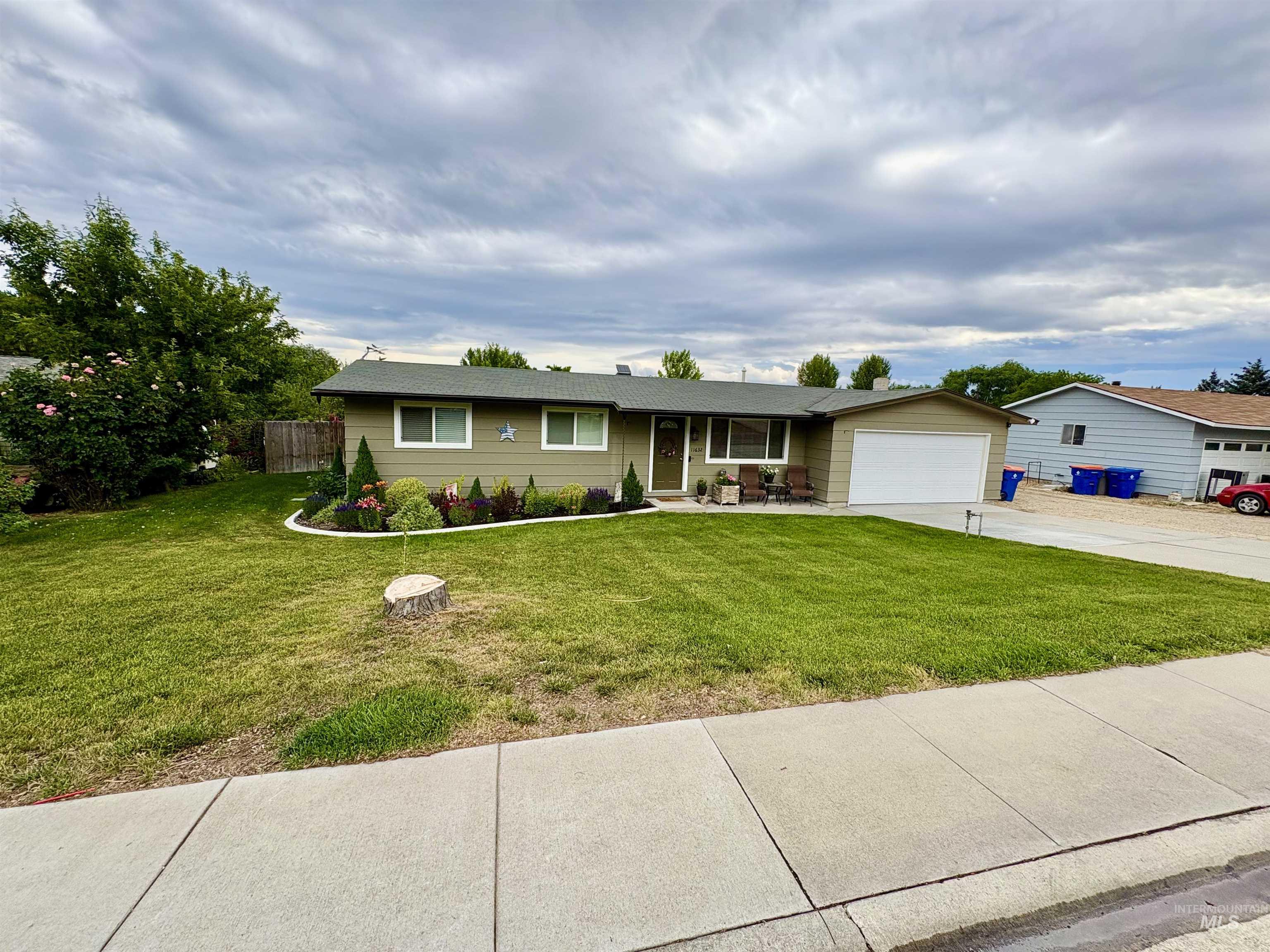 11632 W Santa Barbara Dr Property Photo 1