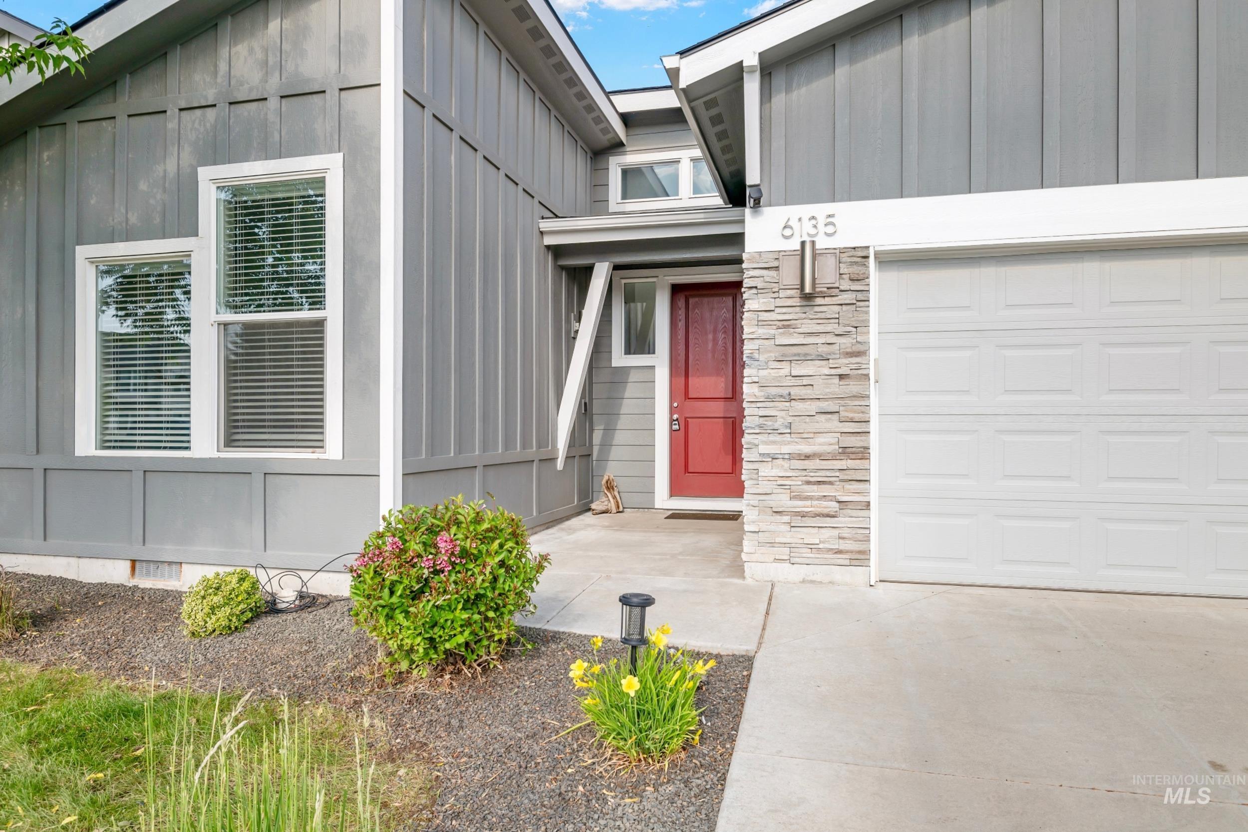 6135 N Morpheus Ave Property Photo 3