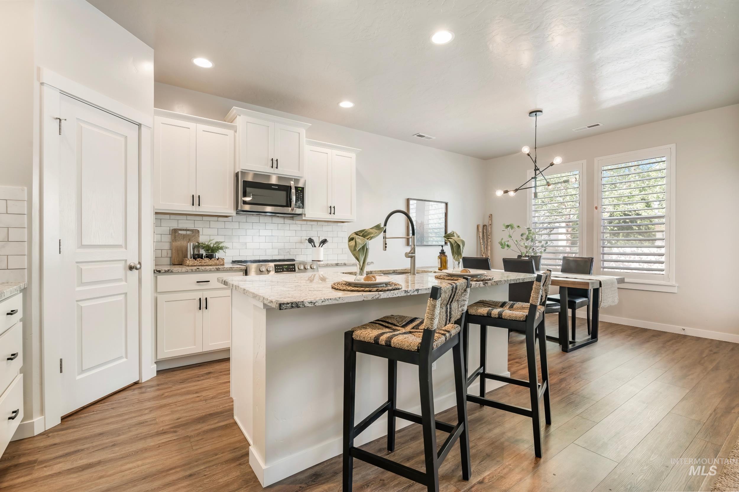 6135 N Morpheus Ave Property Photo 7