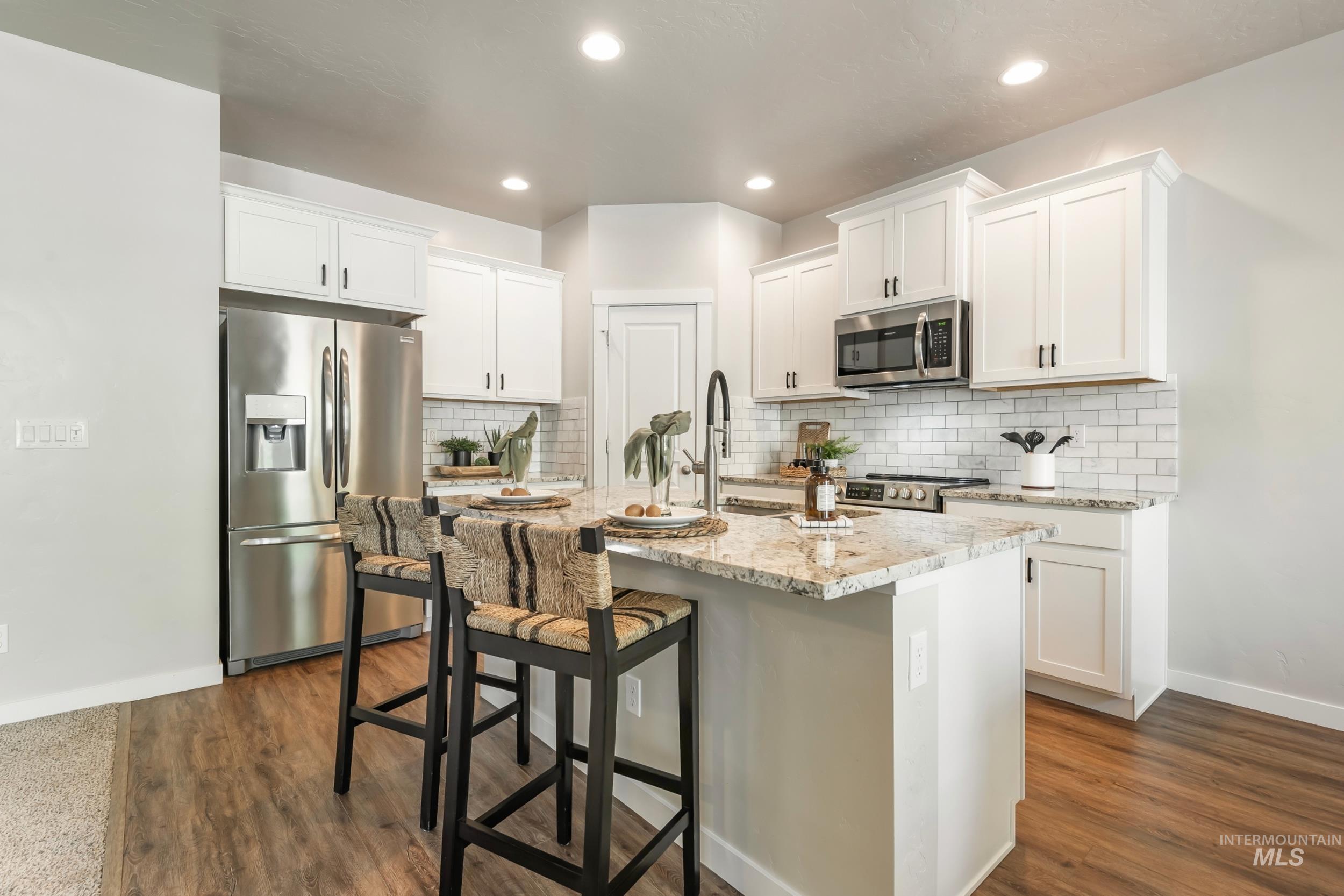 6135 N Morpheus Ave Property Photo 8