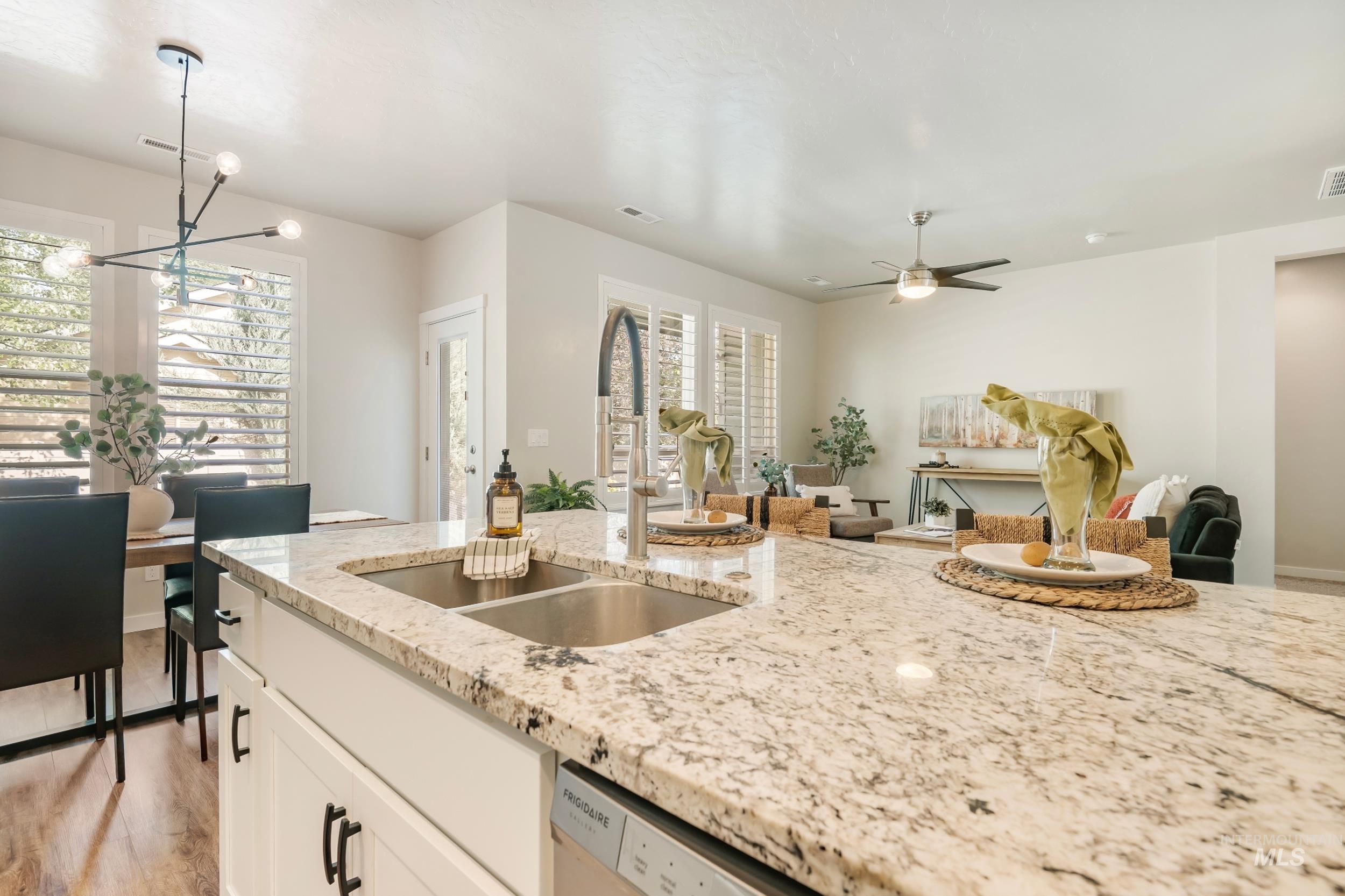 6135 N Morpheus Ave Property Photo 11