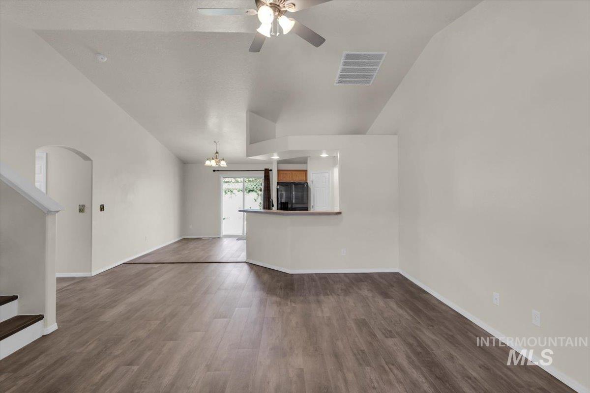 555 W Mulberry Loop Property Photo 3
