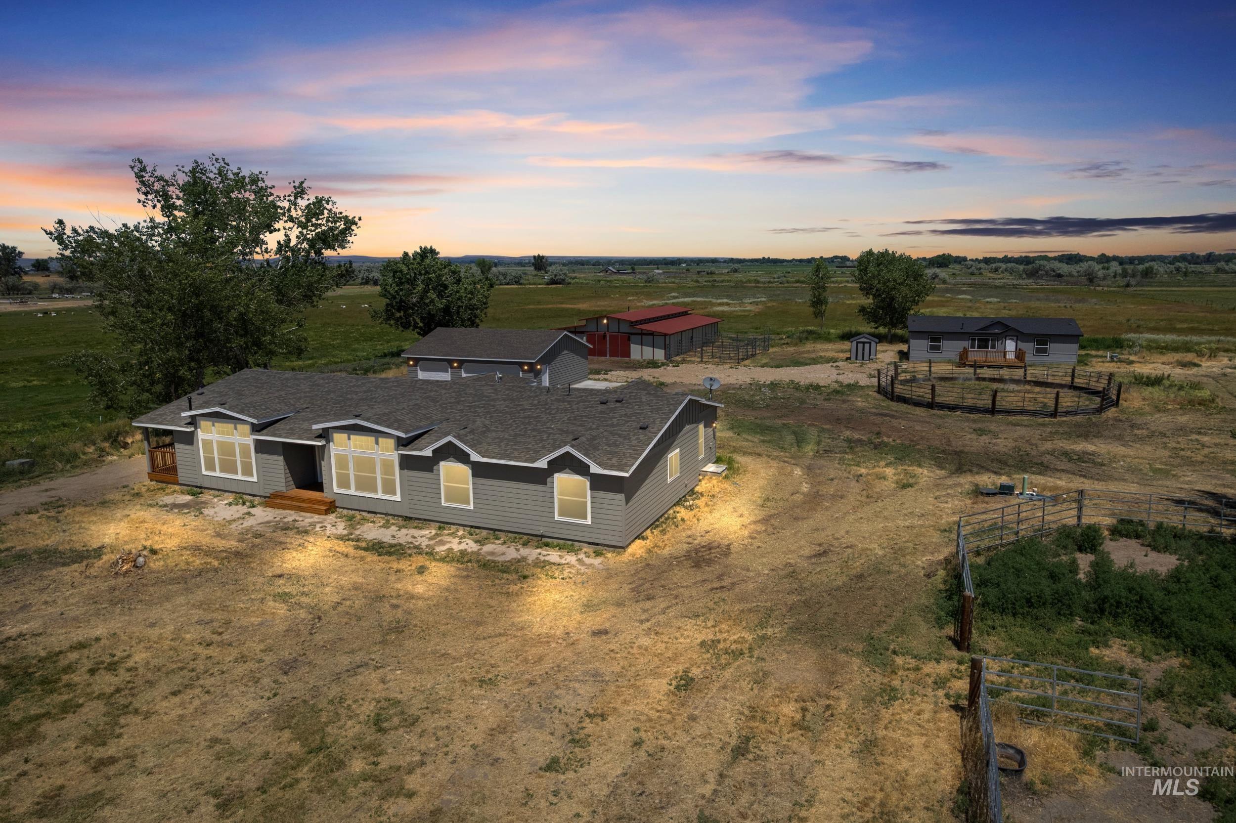 30556 Pet Ln Property Photo 1