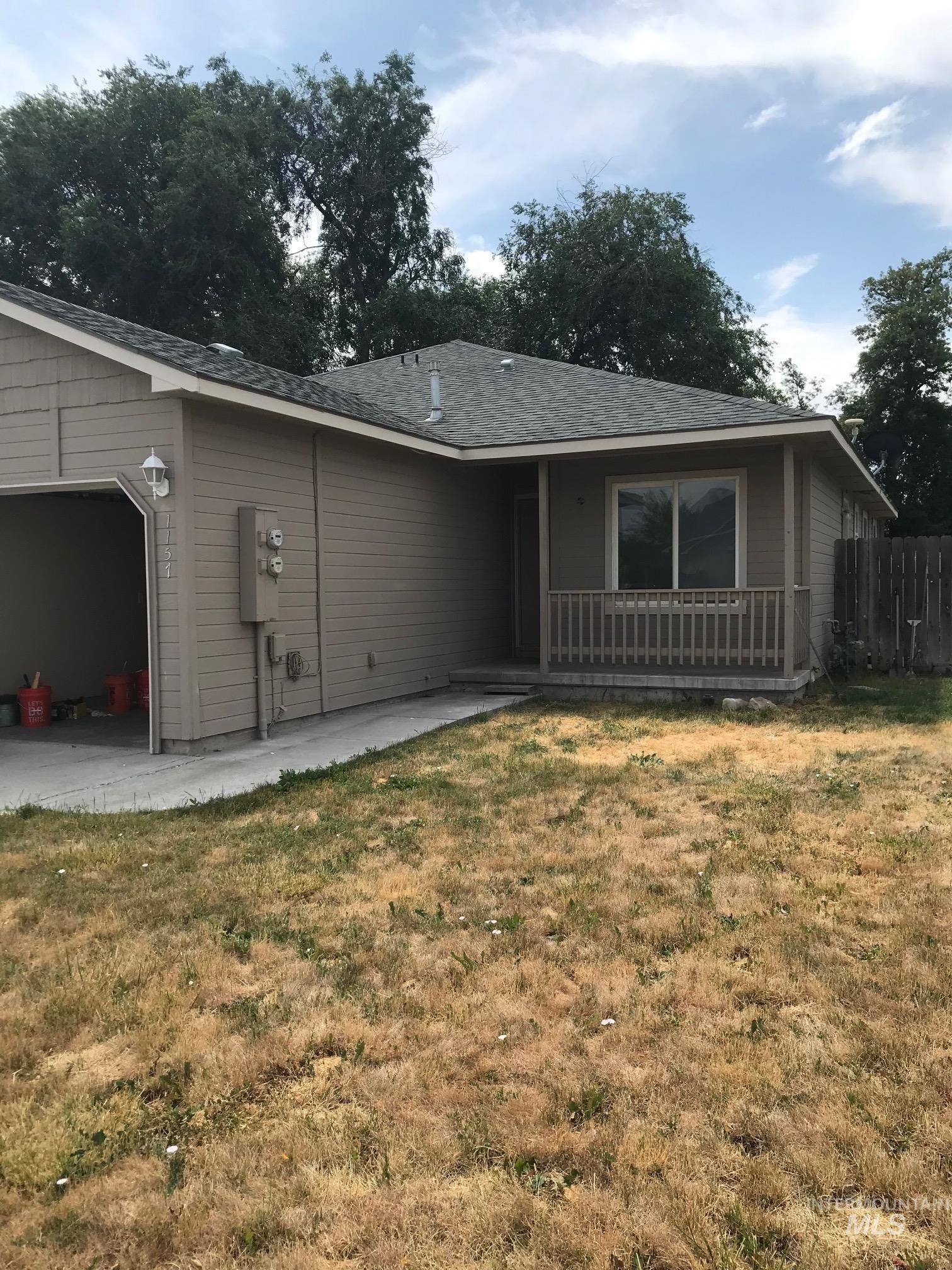 1175/1177 Se Freedom Circle Property Photo 1