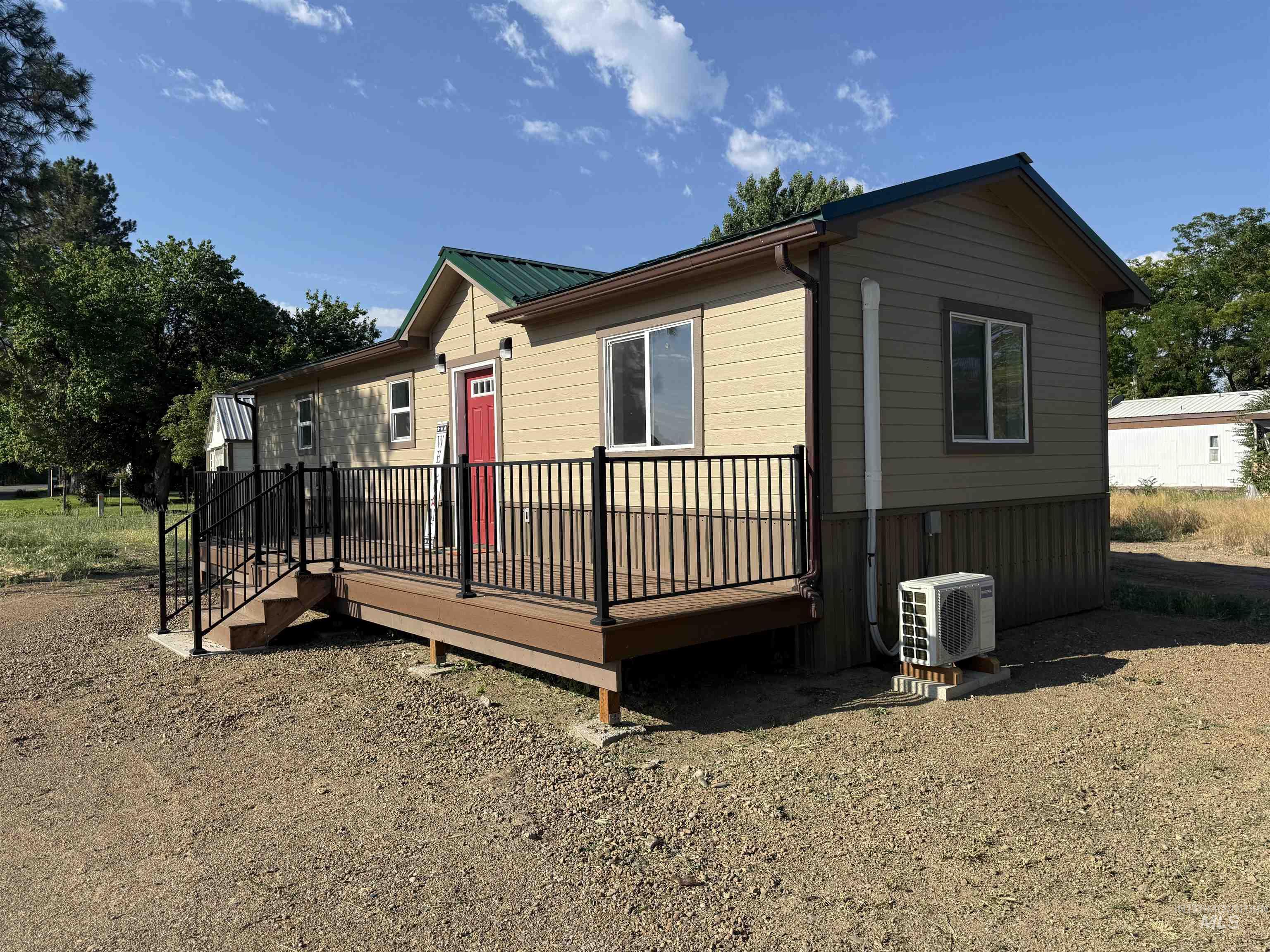 308 S Custer Property Photo 2