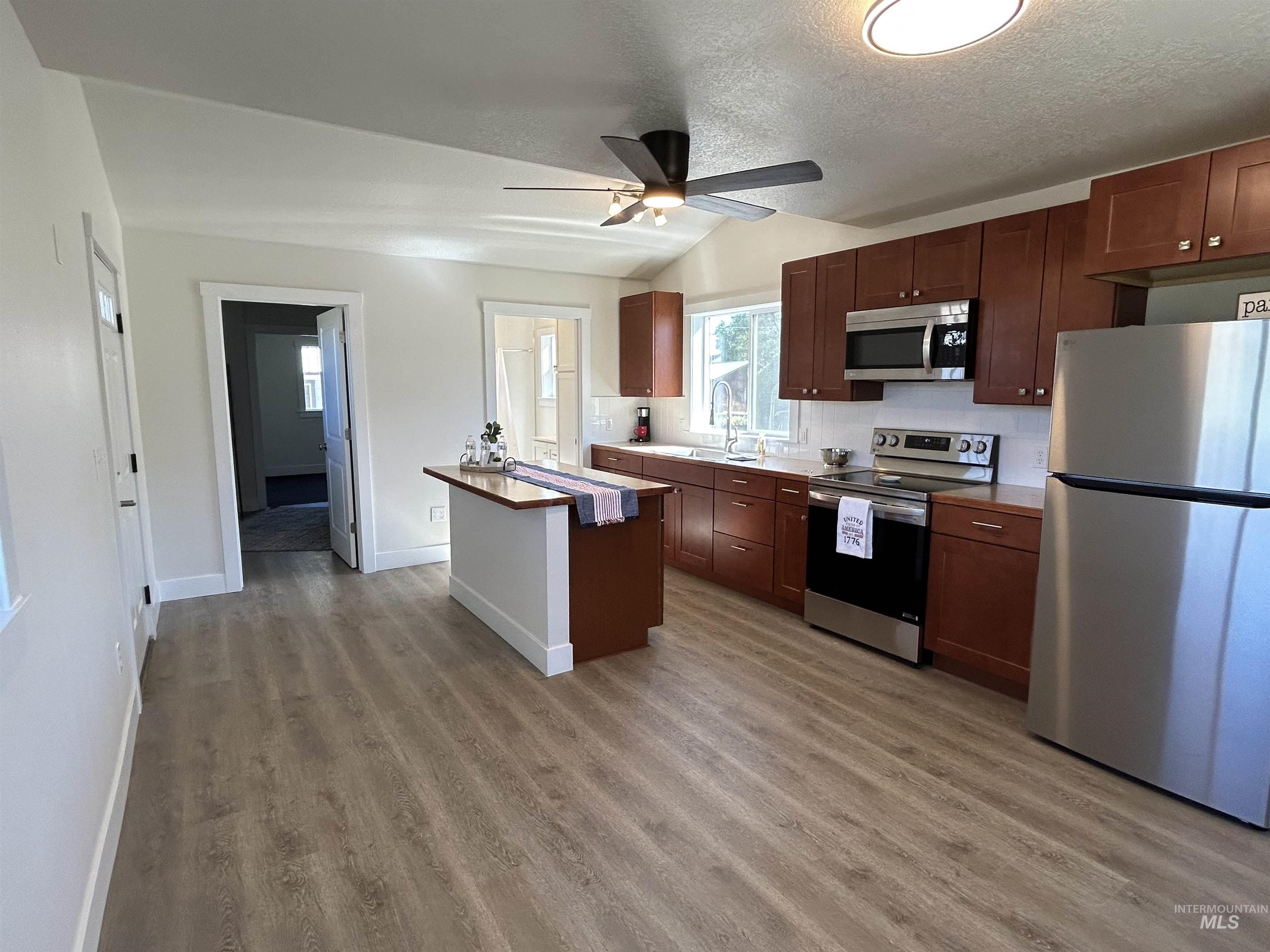 308 S Custer Property Photo 5