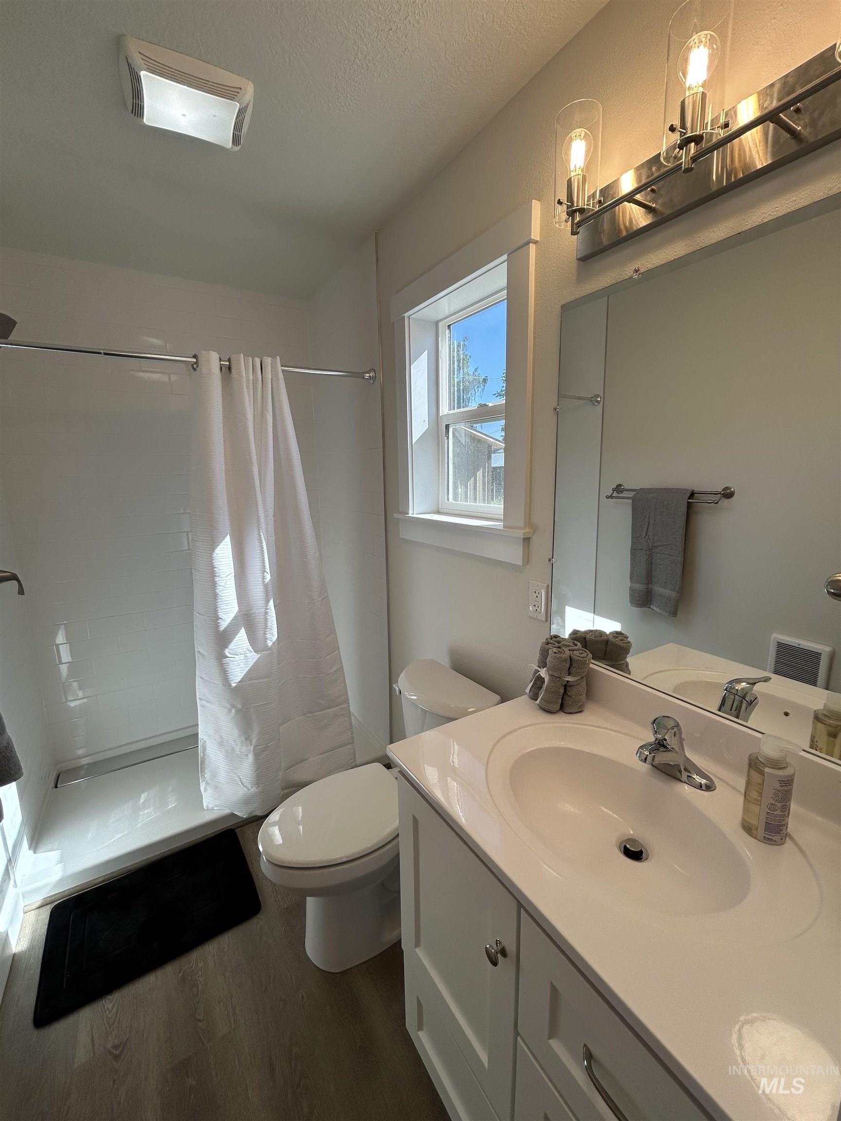 308 S Custer Property Photo 12