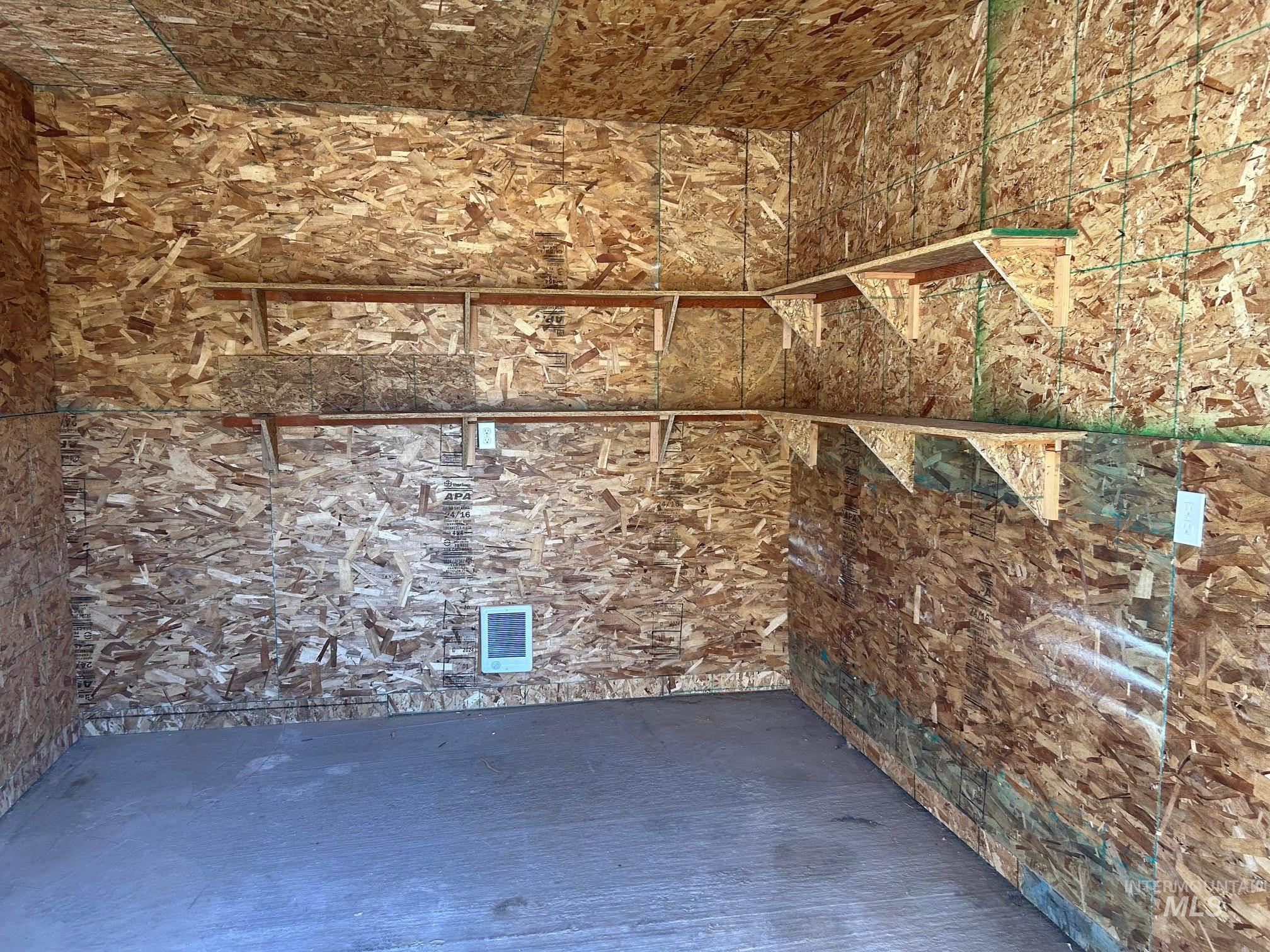 308 S Custer Property Photo 18