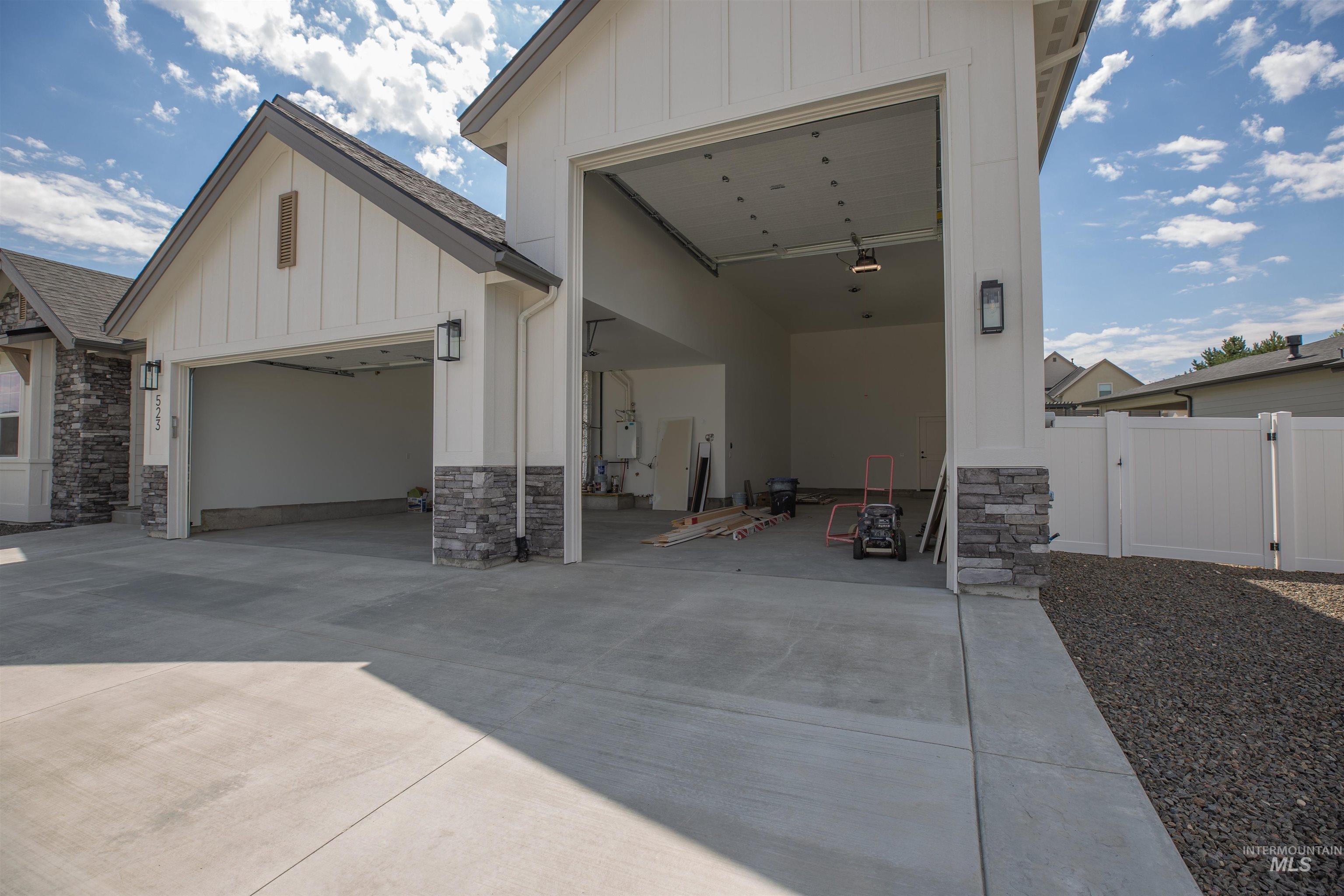 523 E Jarvis Ct. Property Photo 4