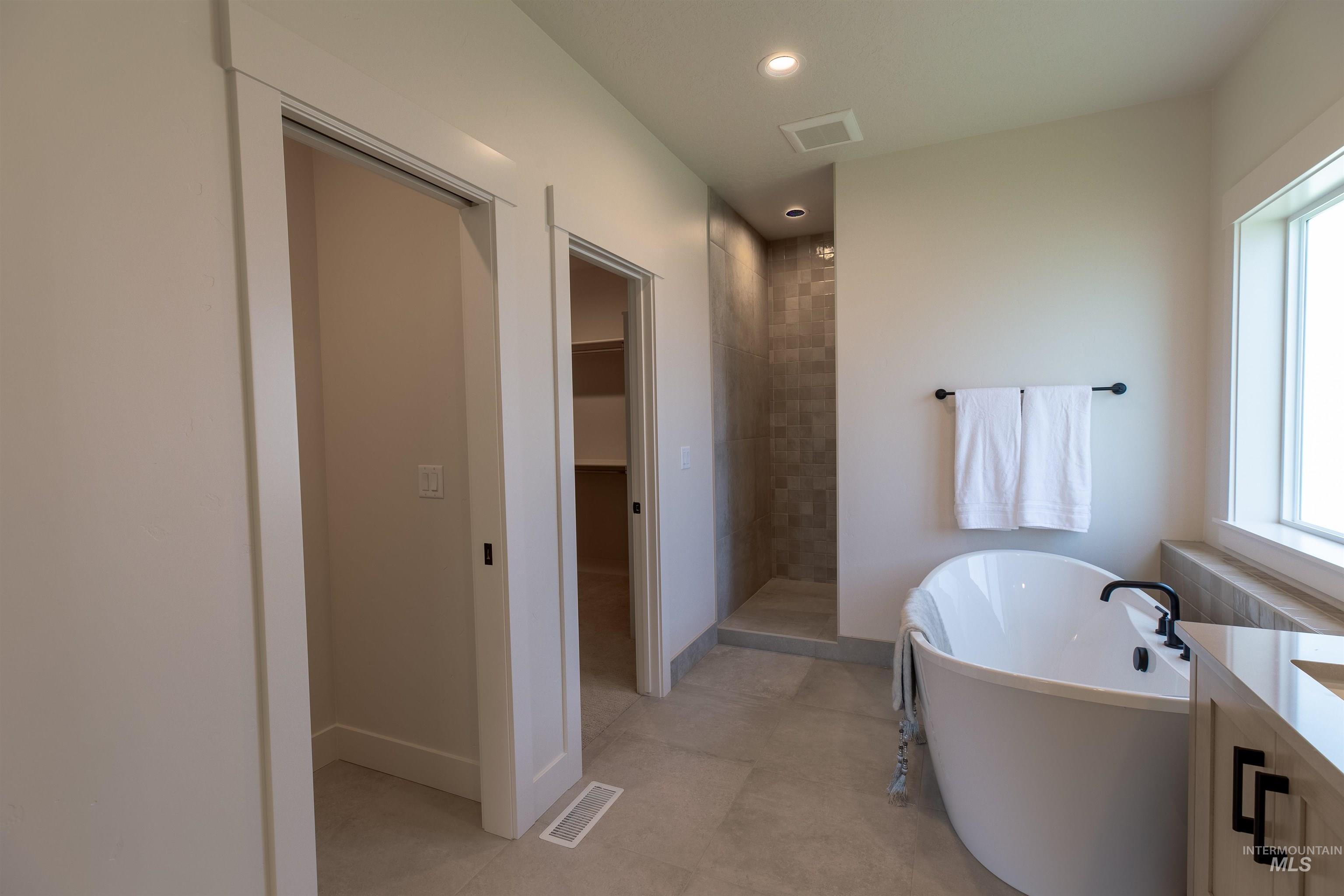 523 E Jarvis Ct. Property Photo 28