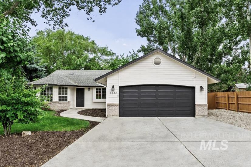 1945 N Eagle Creek Way Property Photo 1