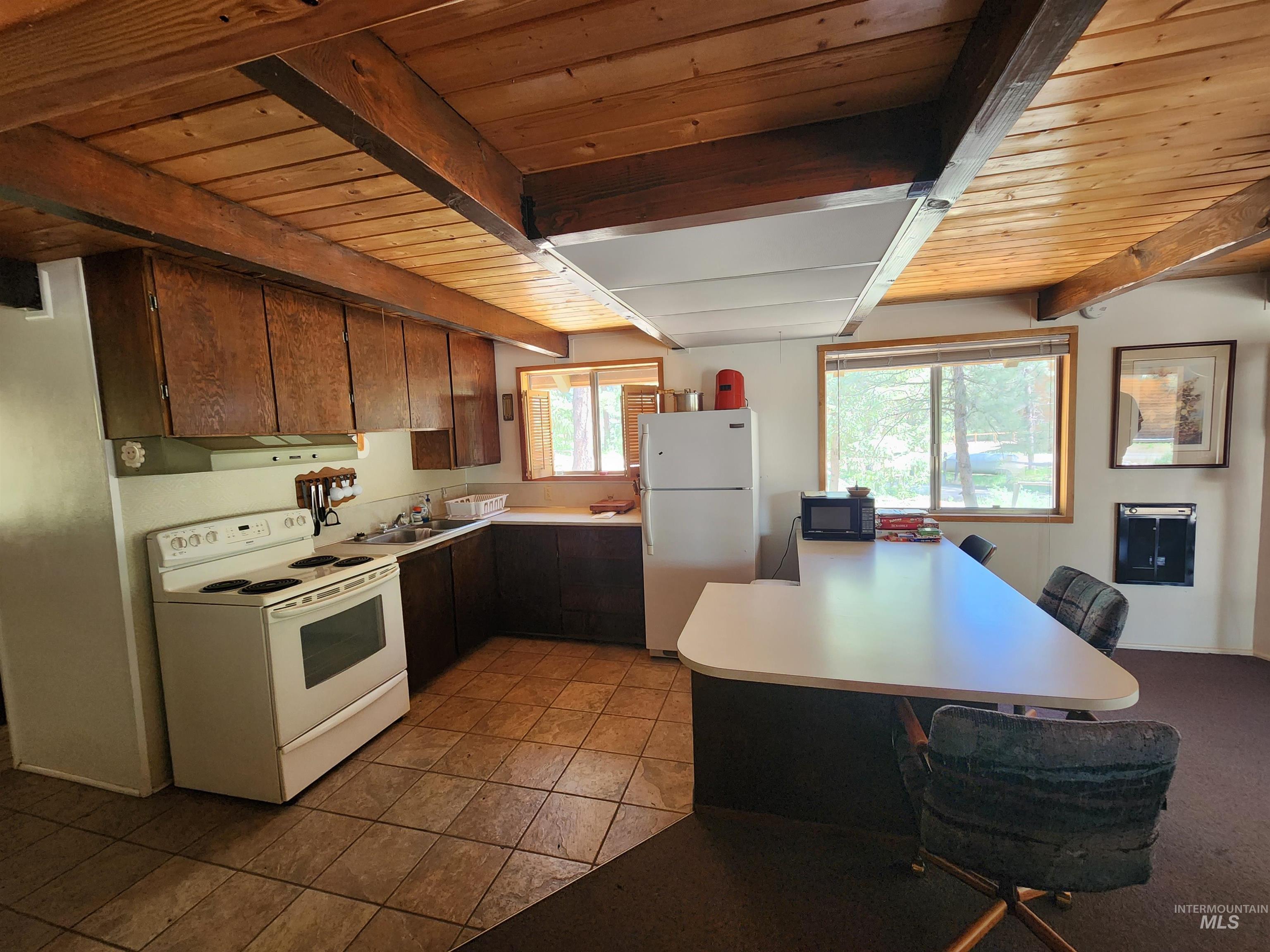 1616 E River Dr. Property Photo 11