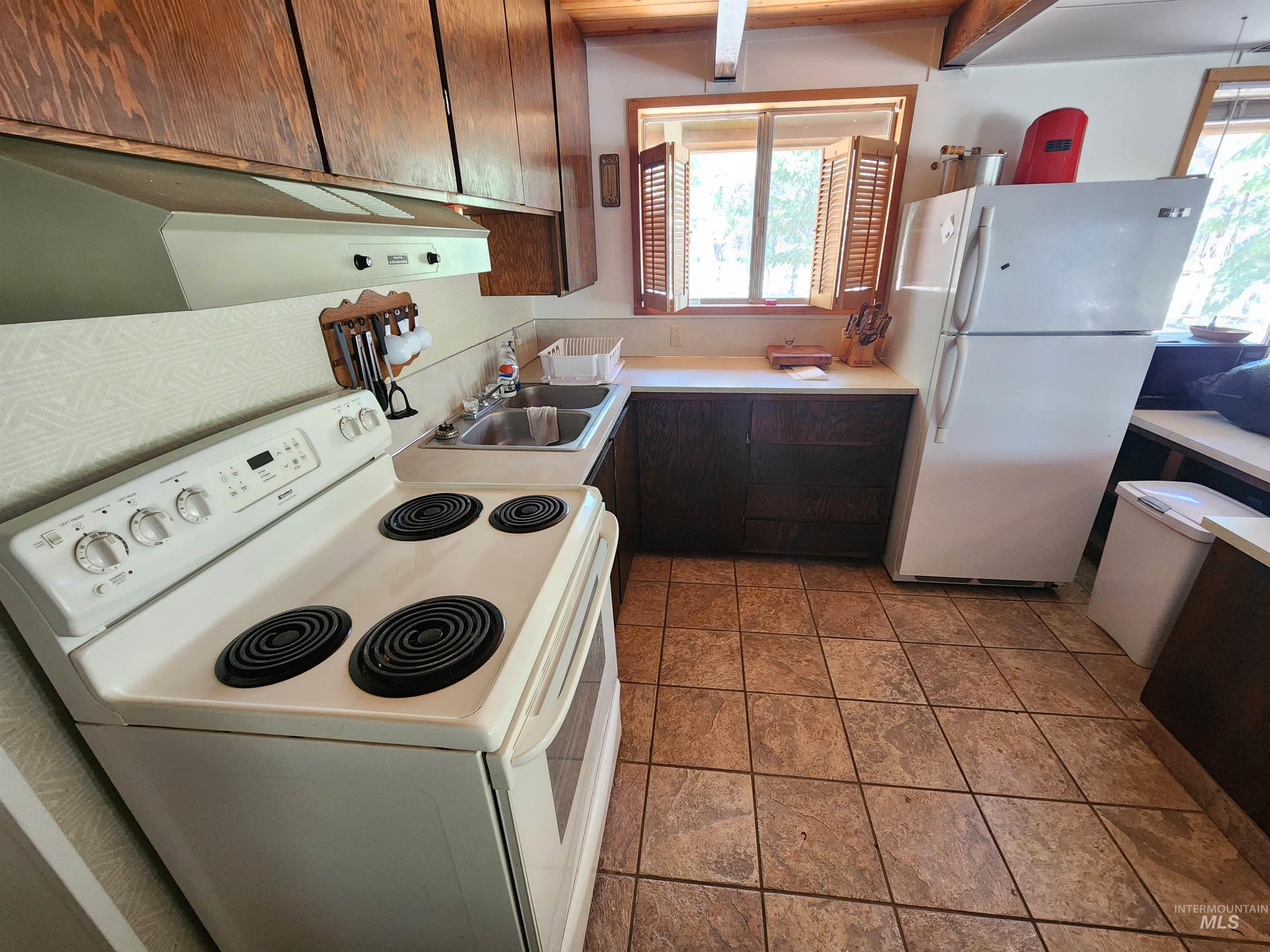 1616 E River Dr. Property Photo 17