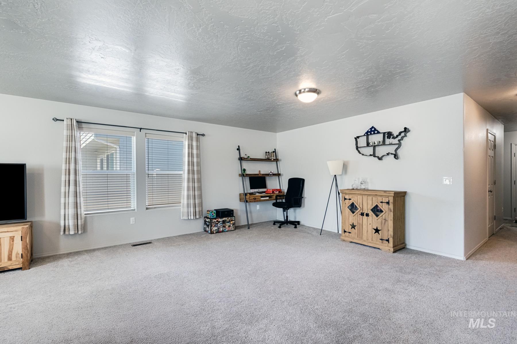1923 W Deserthawk Ave. Property Photo 6