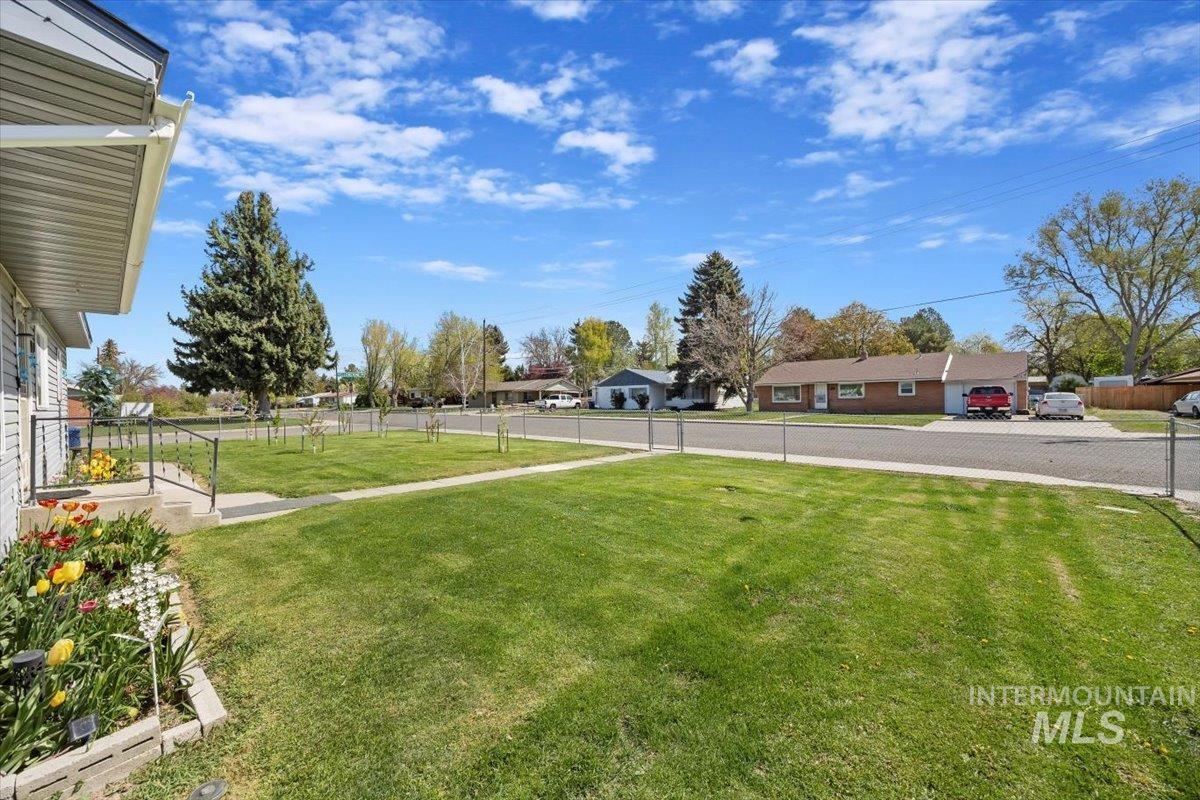 1341 N Fillmore Property Photo 6