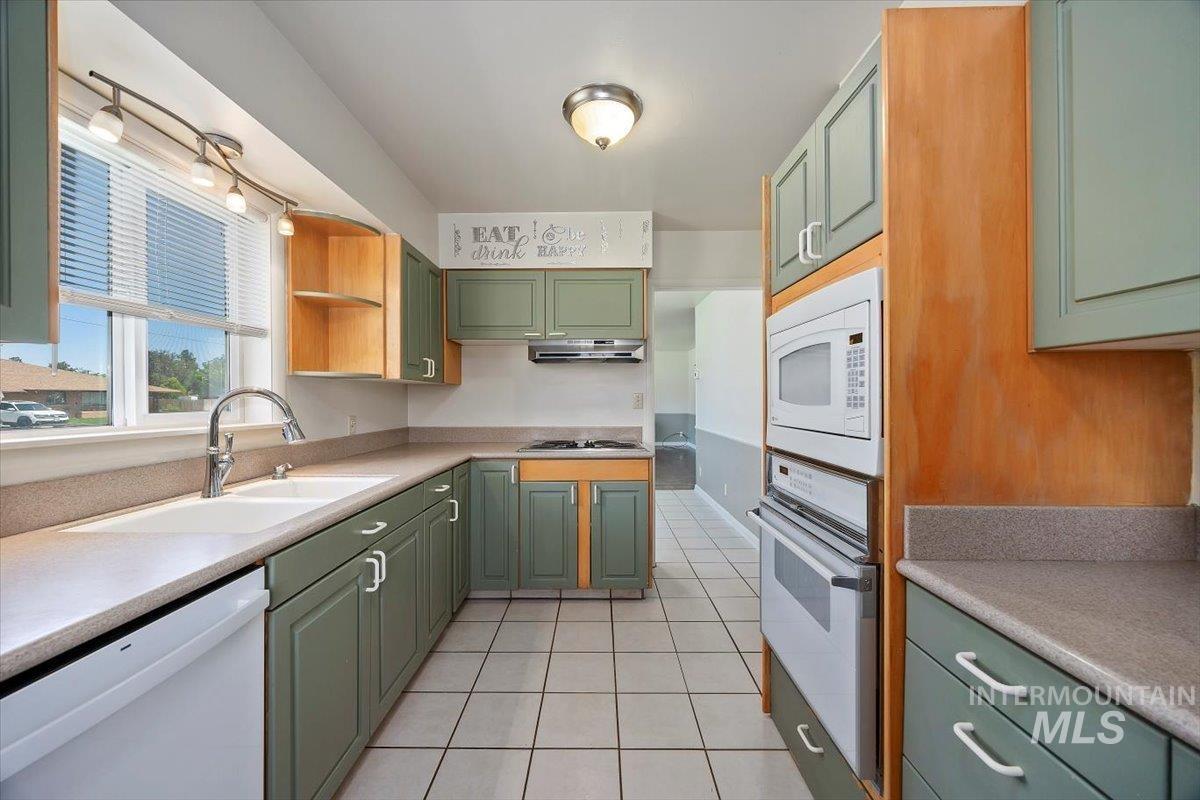 1341 N Fillmore Property Photo 17