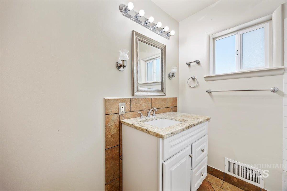1341 N Fillmore Property Photo 26