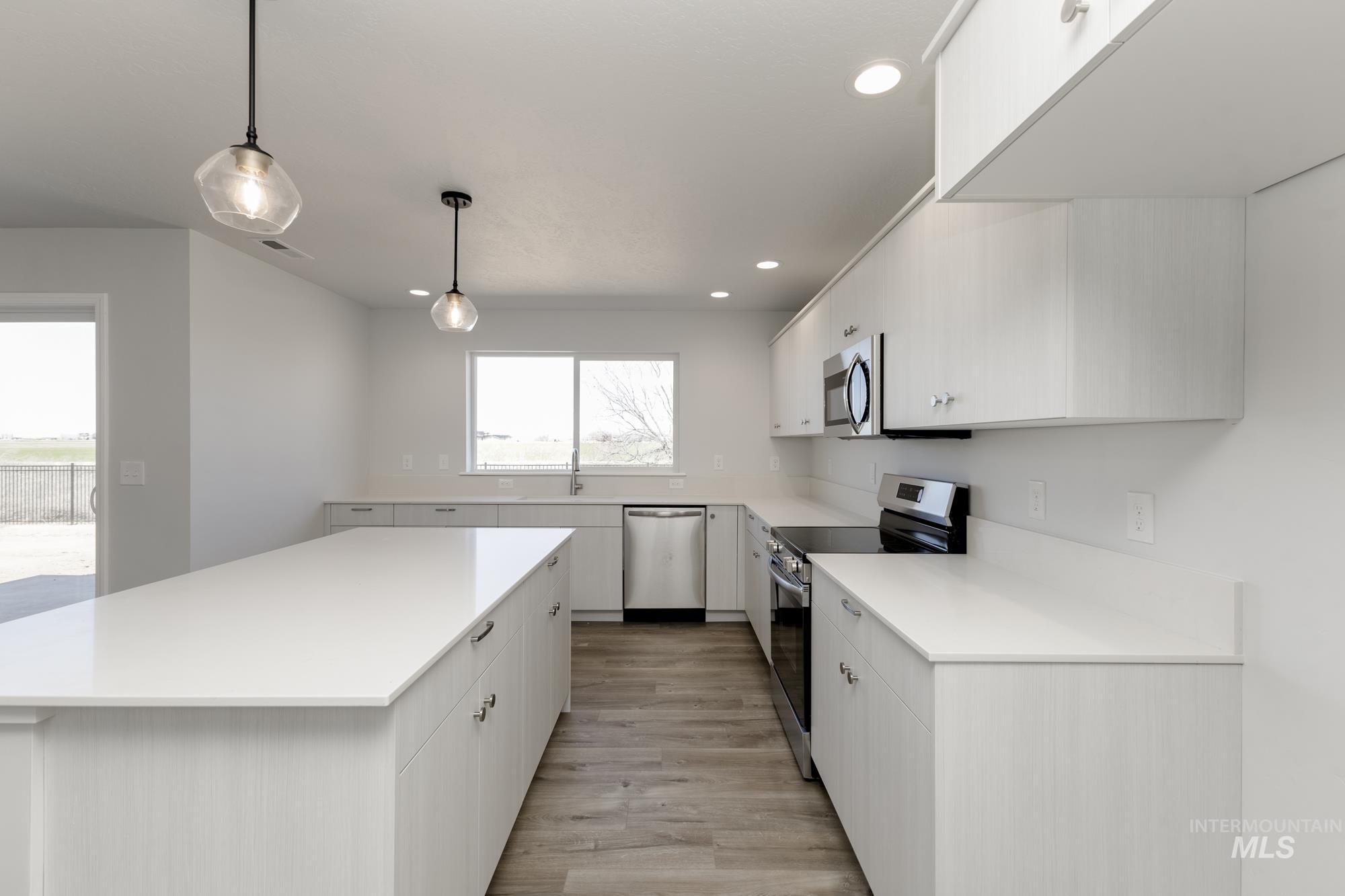 2050 Strike Eagle St Property Photo 4