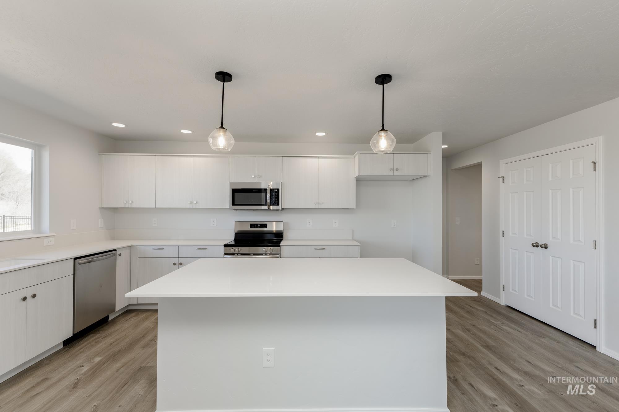 2050 Strike Eagle St Property Photo 5