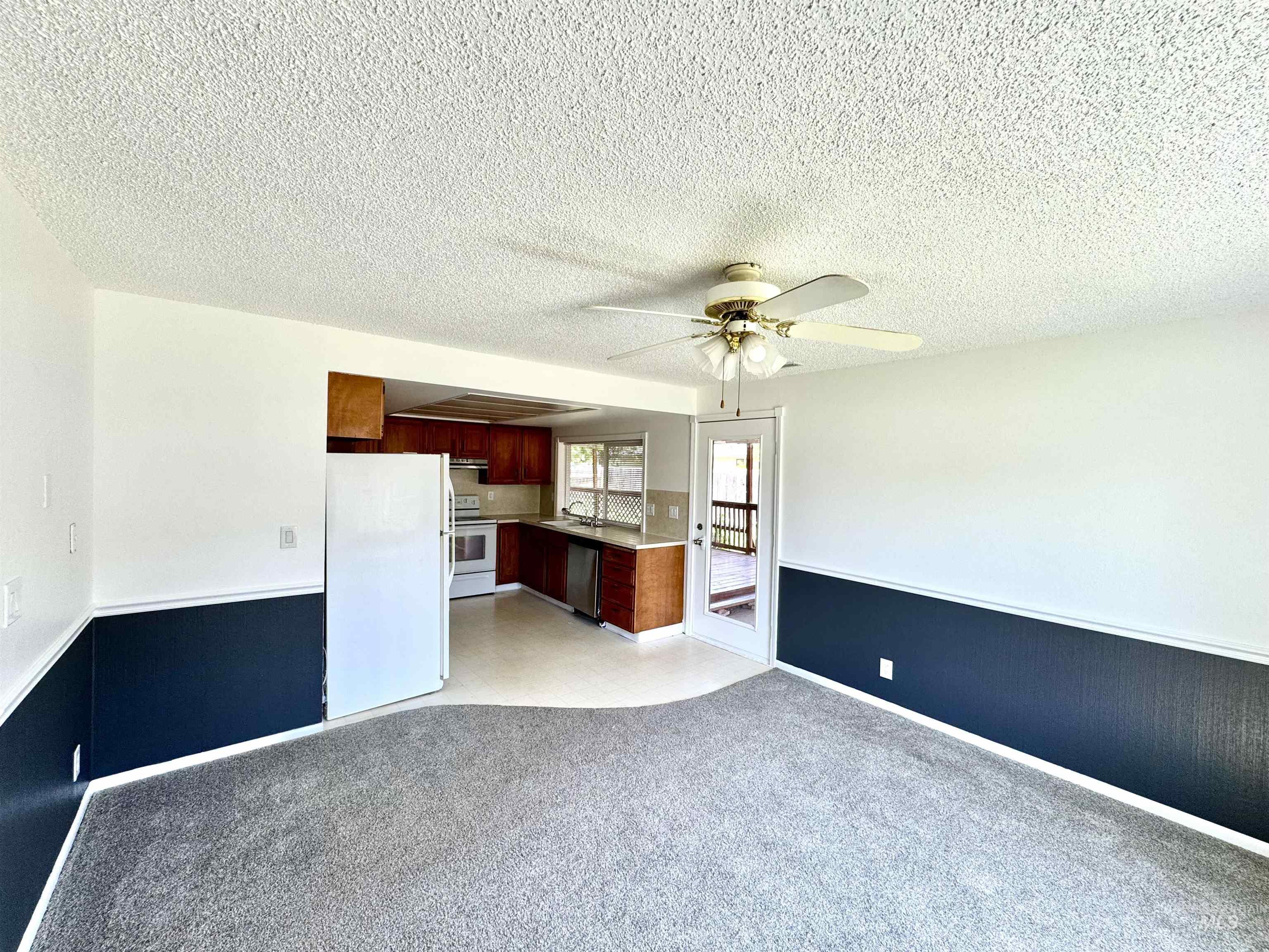 2104 S Chestnut St Property Photo 3