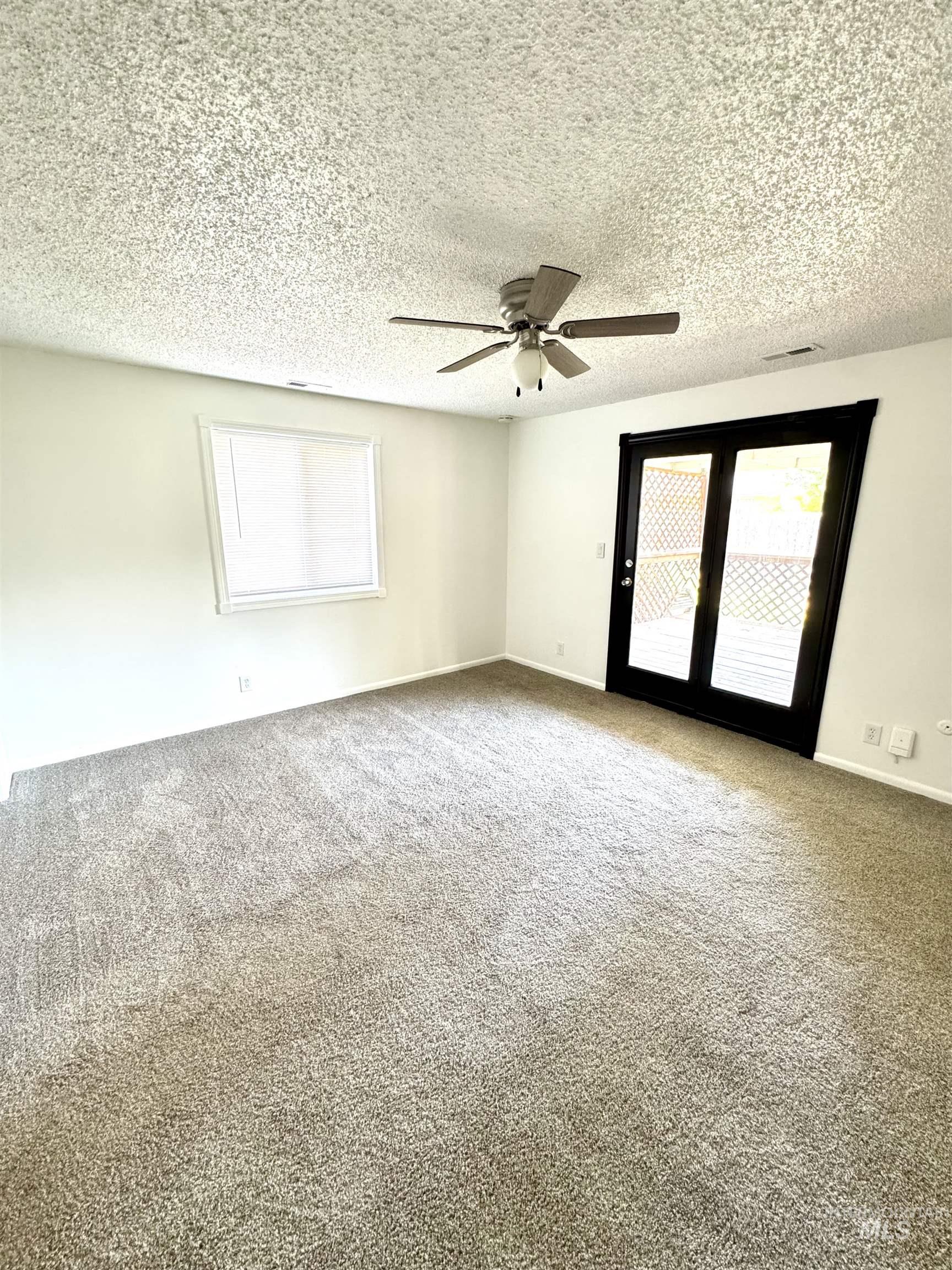 2104 S Chestnut St Property Photo 9