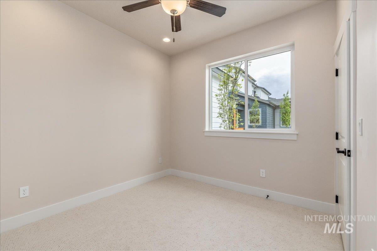 1409 N Bluffs Ridge Lane Property Photo 7