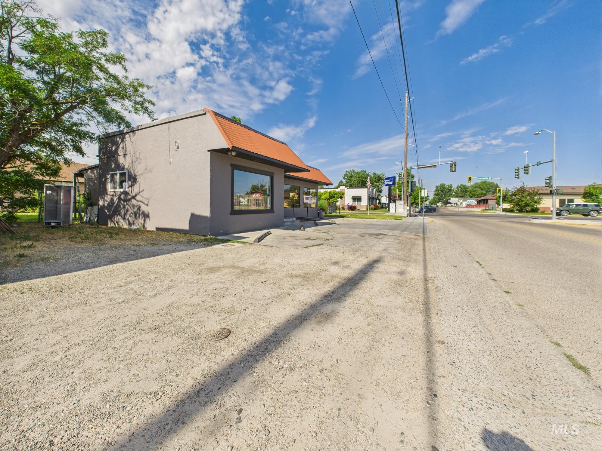 105 E 4th Street Property Photo 38