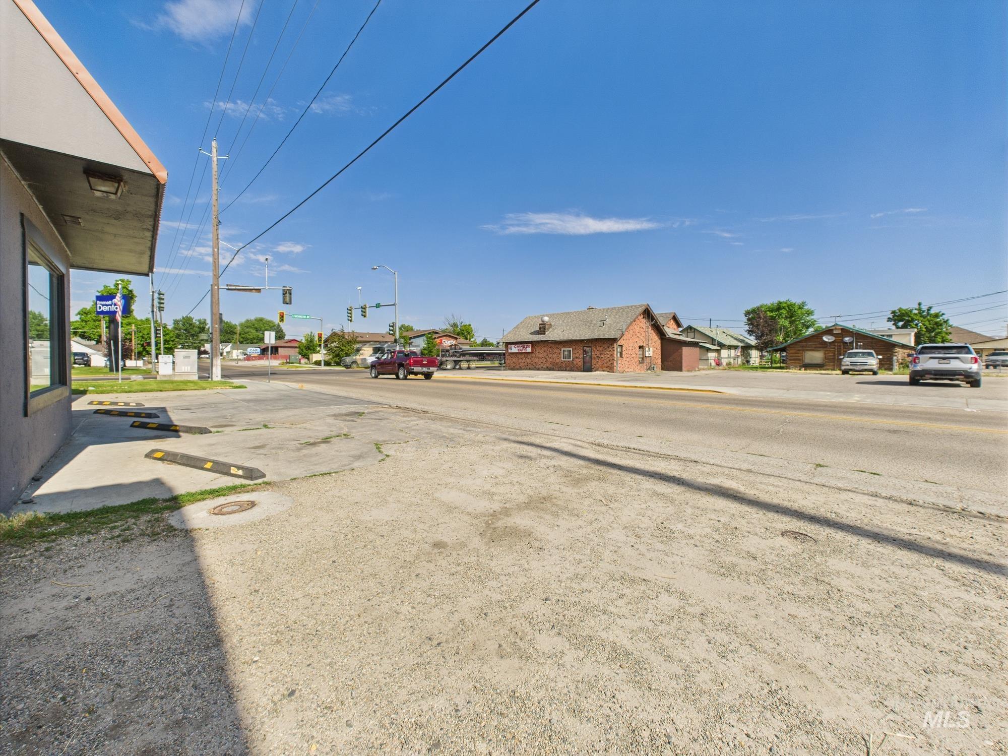 105 E 4th Street Property Photo 39