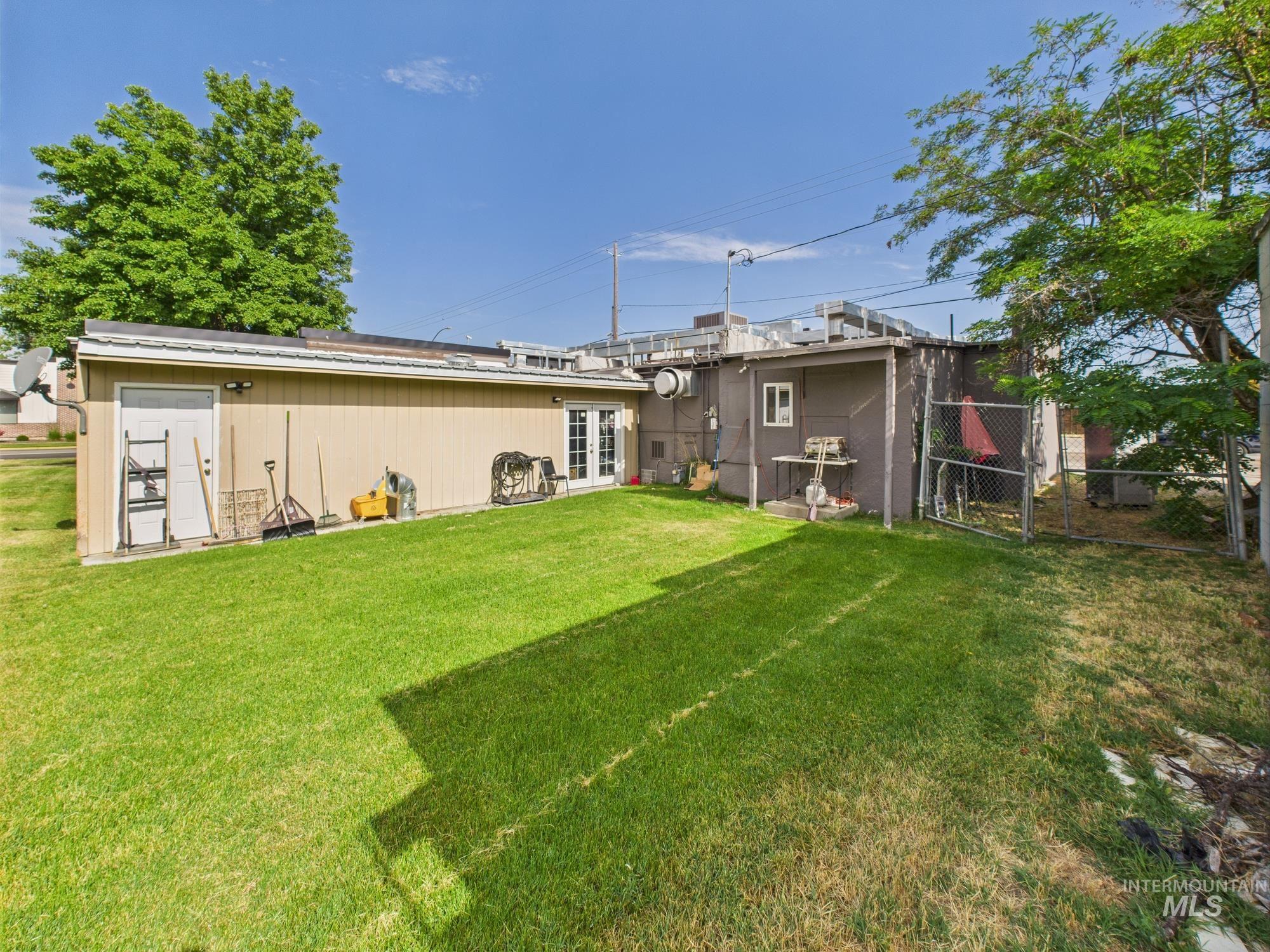 105 E 4th Street Property Photo 40