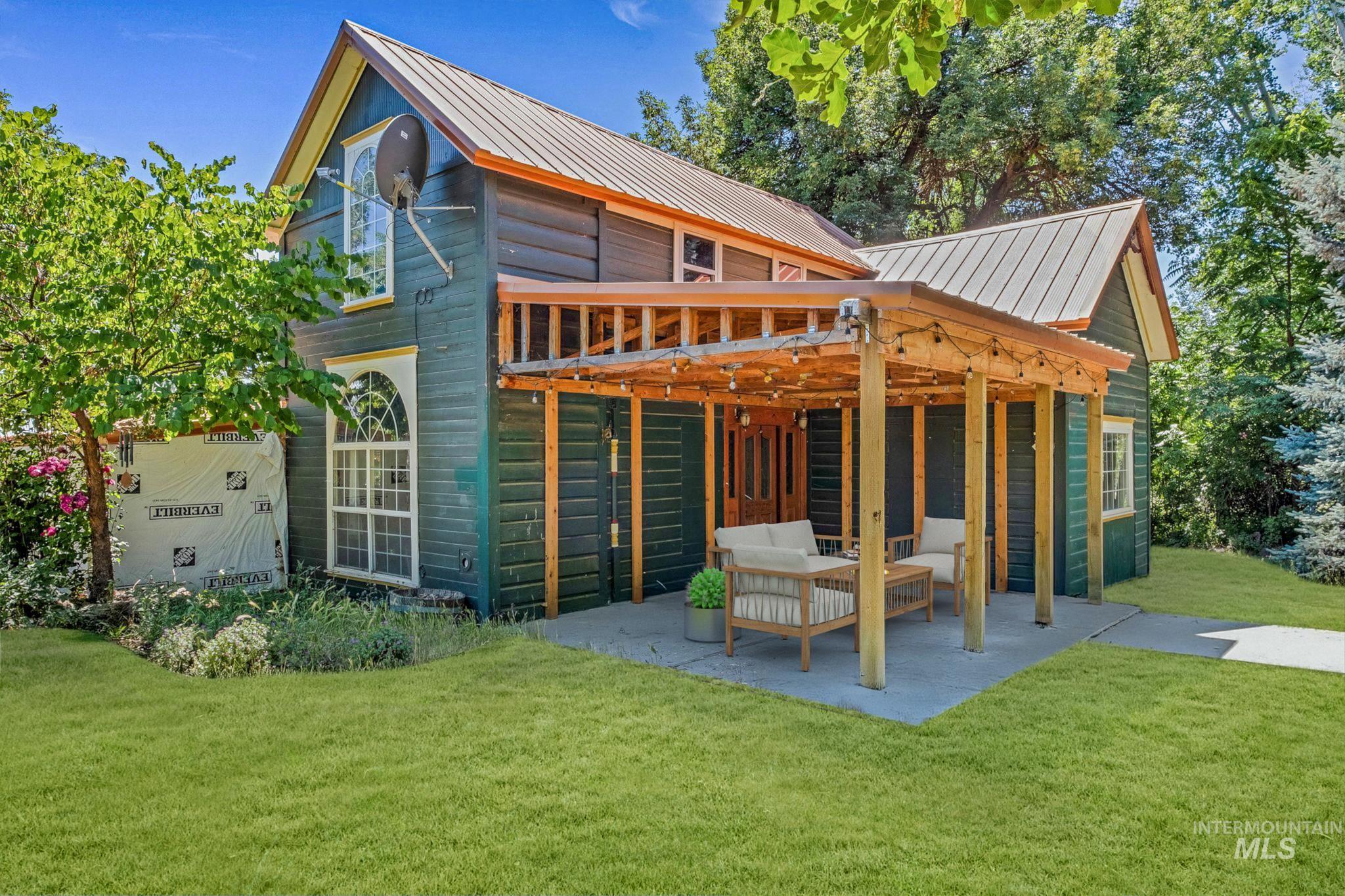 1498 Thousand Springs Property Photo 3