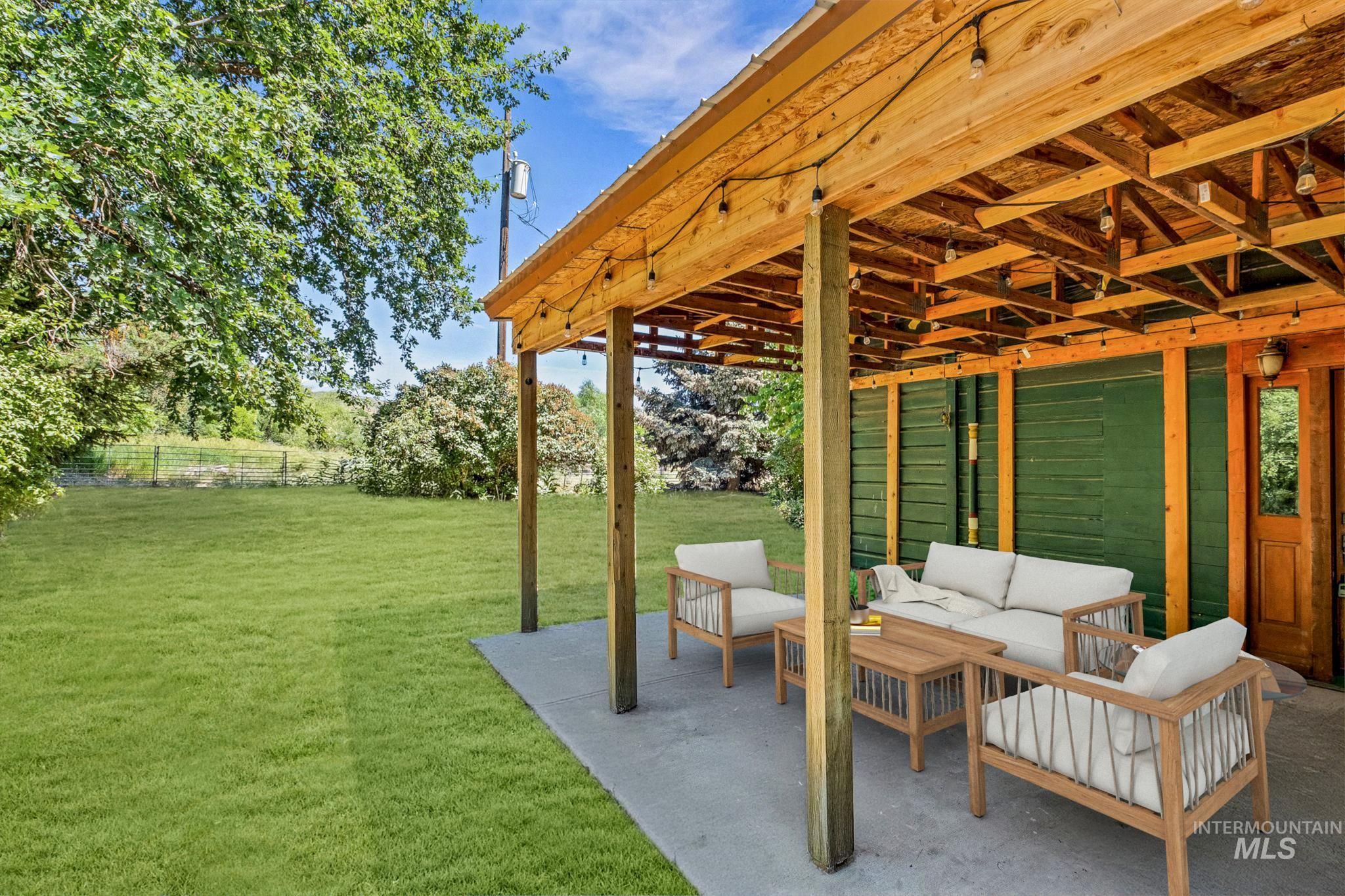1498 Thousand Springs Property Photo 4