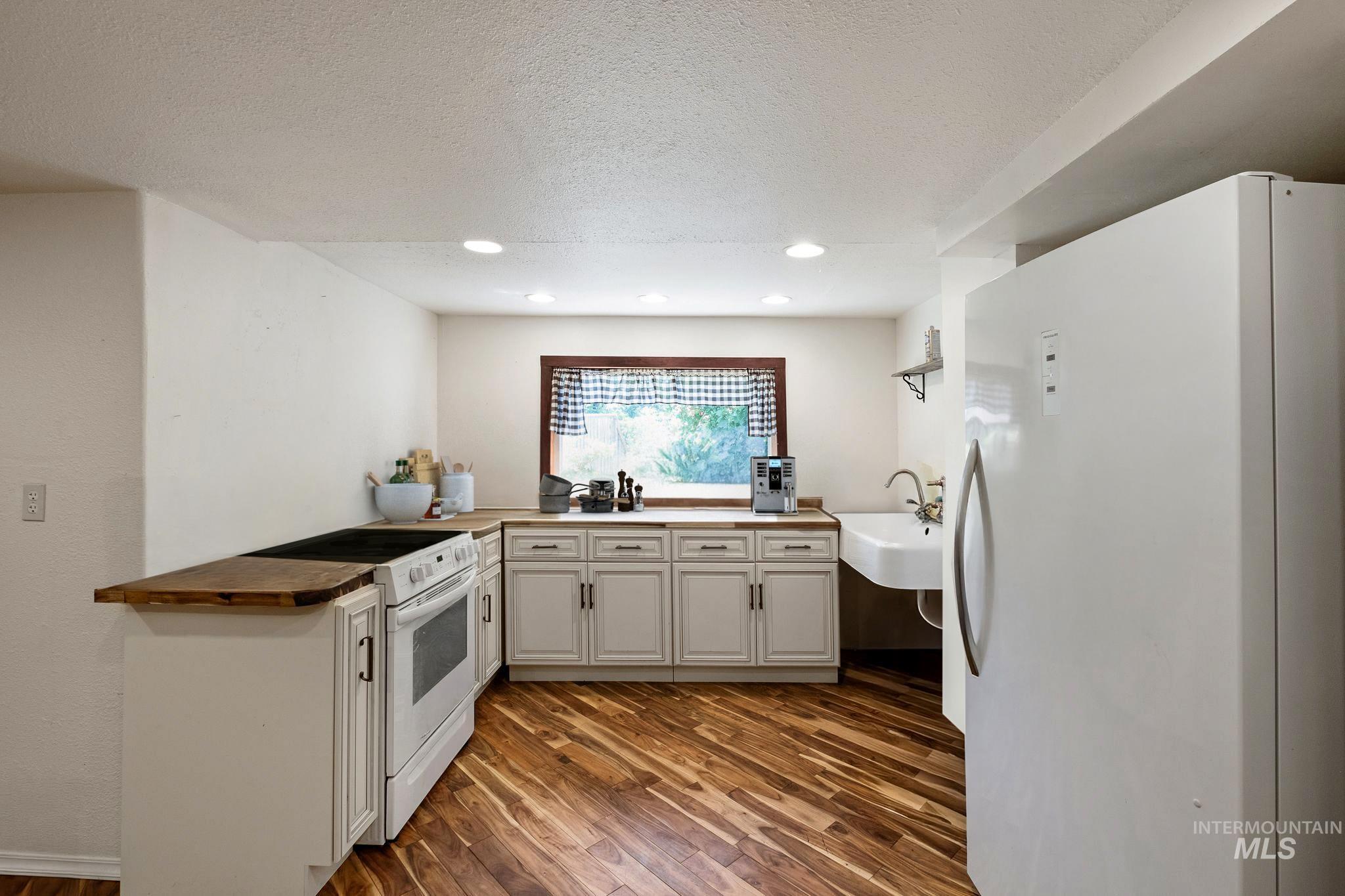 1498 Thousand Springs Property Photo 13