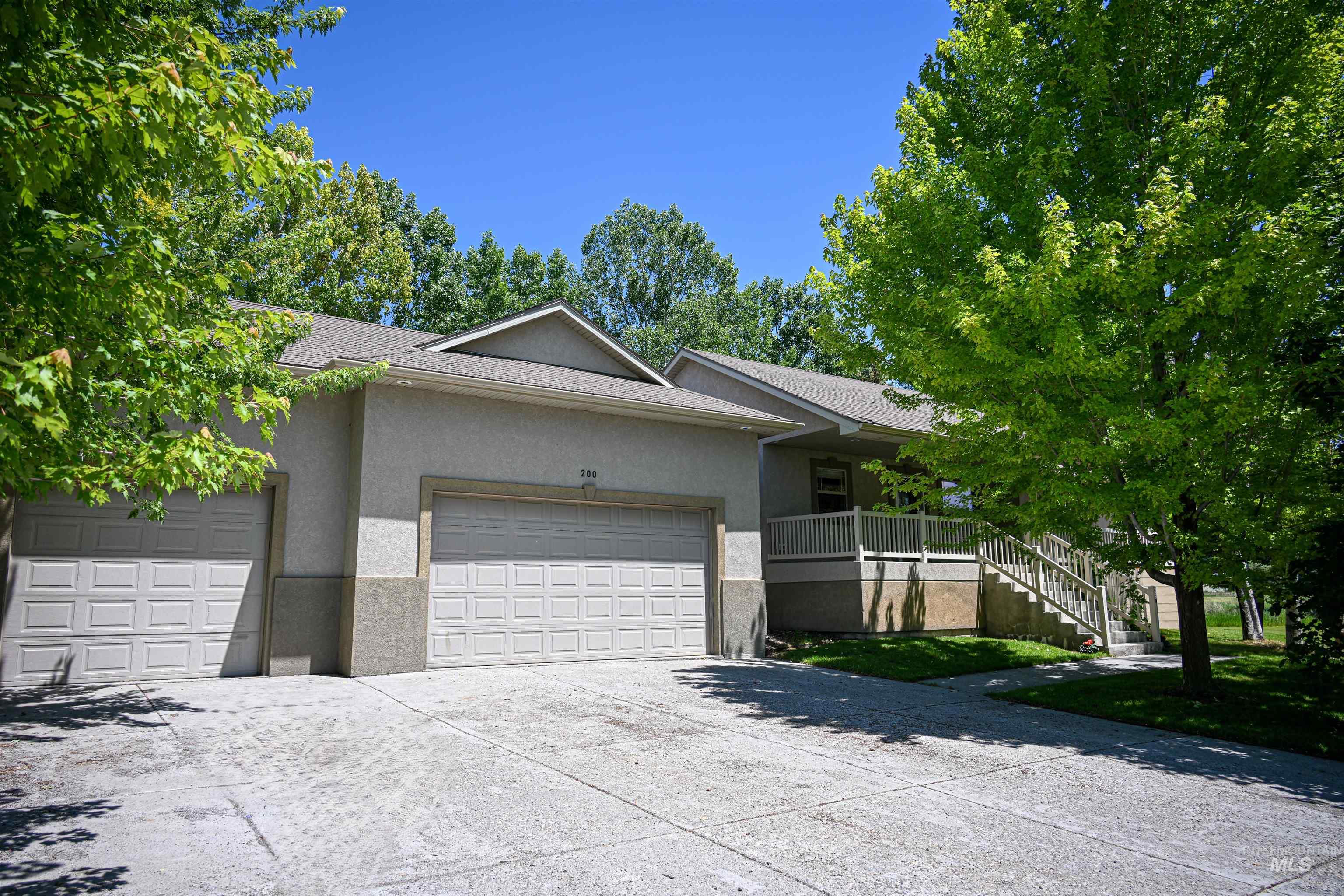 200 W Commons Rd.