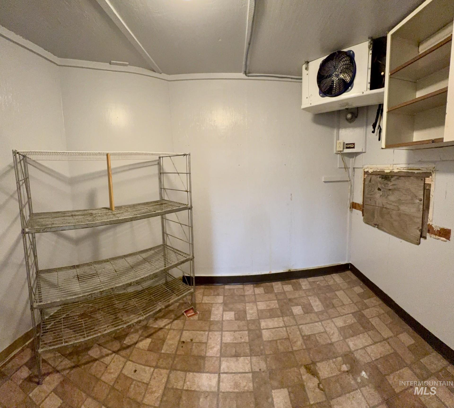 320-330 Yellow Pine Ave Property Photo 18