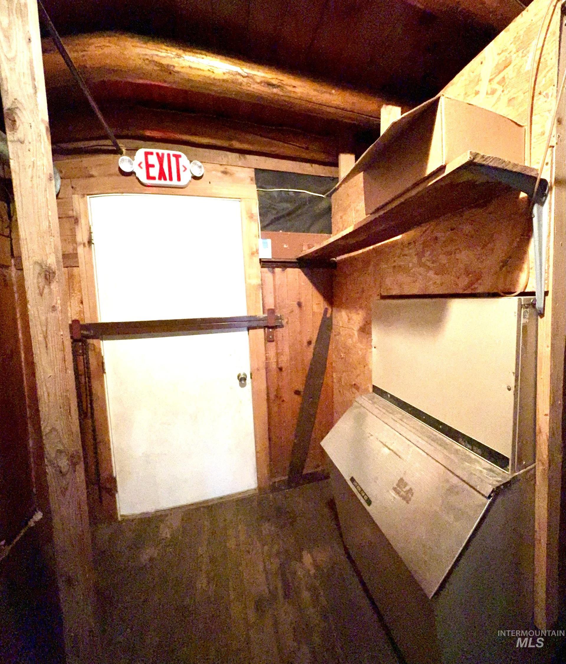 320-330 Yellow Pine Ave Property Photo 19