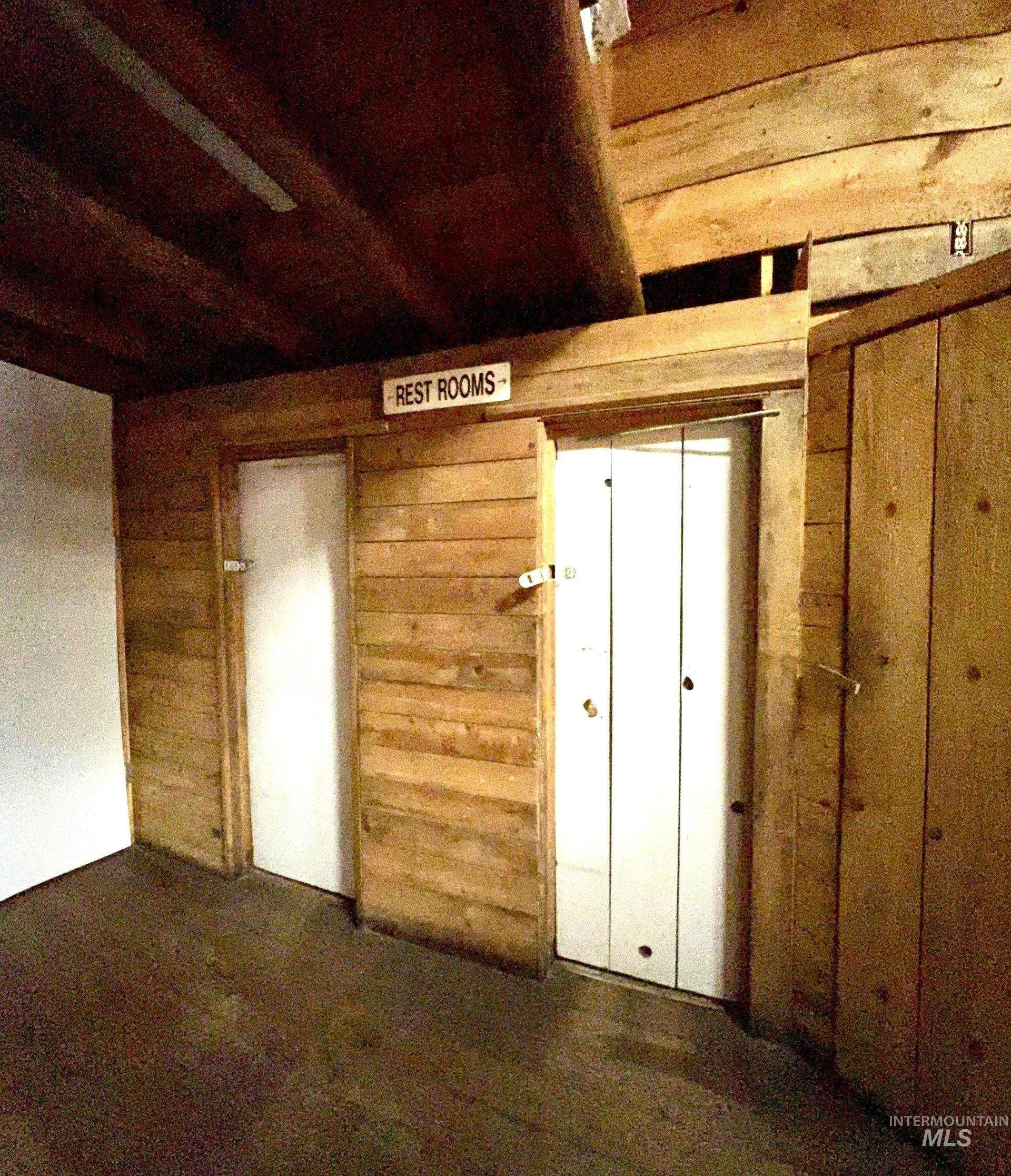 320-330 Yellow Pine Ave Property Photo 20