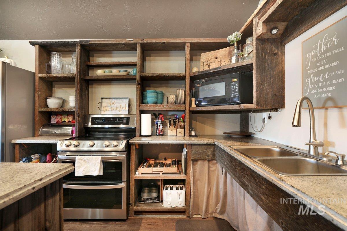 2040 E 2200 N Property Photo 16