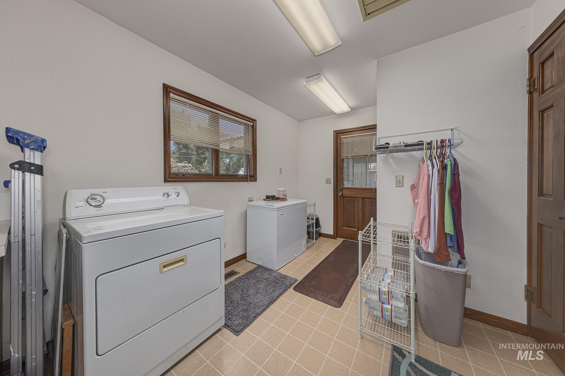 300 N 10th Street Property Photo 18