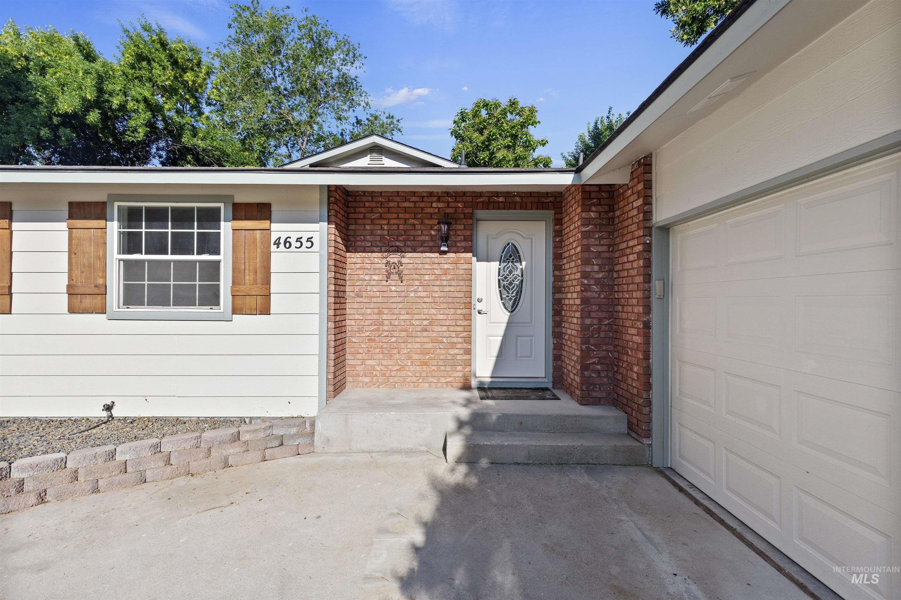 4655 N Bluegrass Ave Property Photo 4