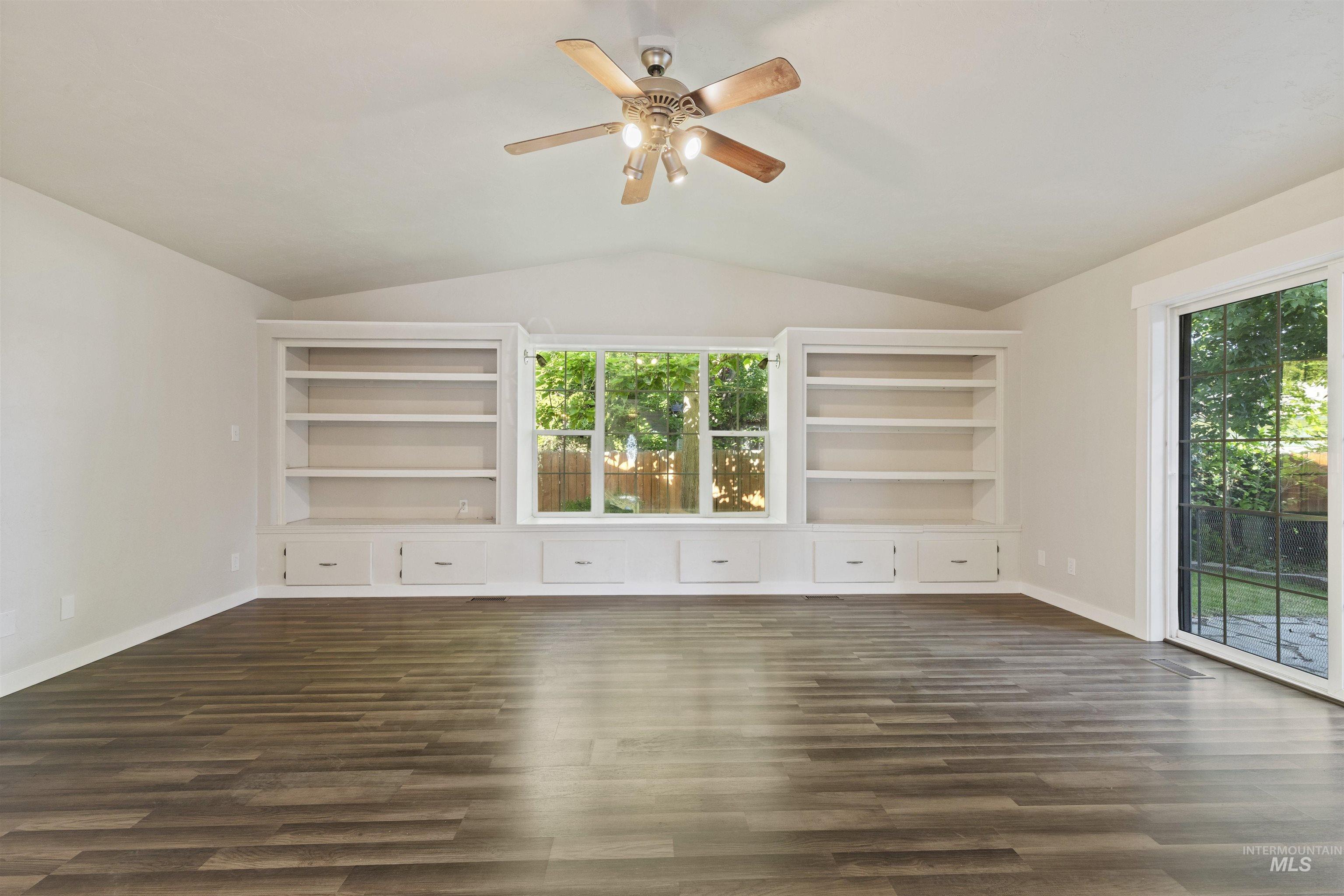 4655 N Bluegrass Ave Property Photo 10