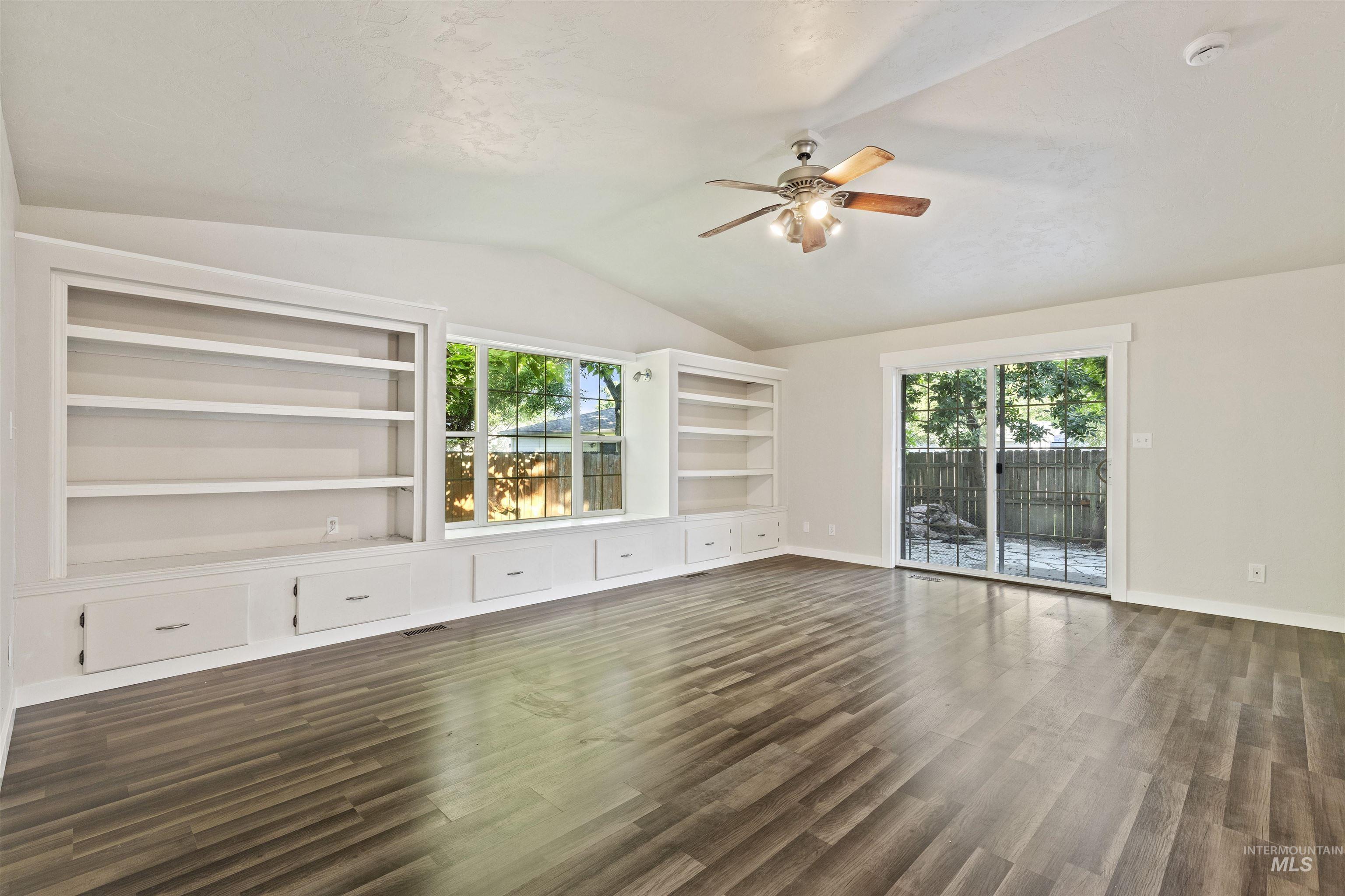 4655 N Bluegrass Ave Property Photo 11