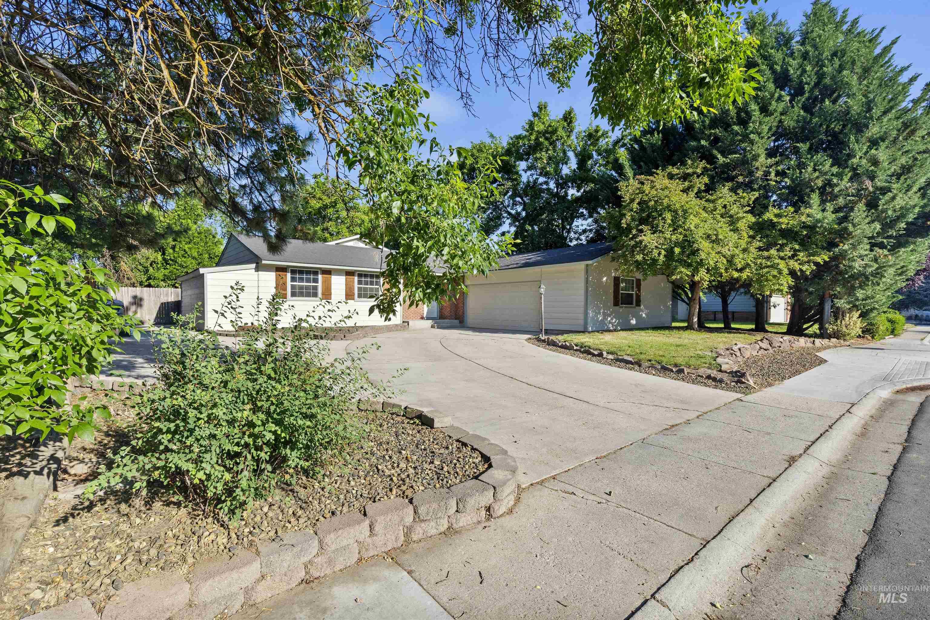 4655 N Bluegrass Ave Property Photo 37