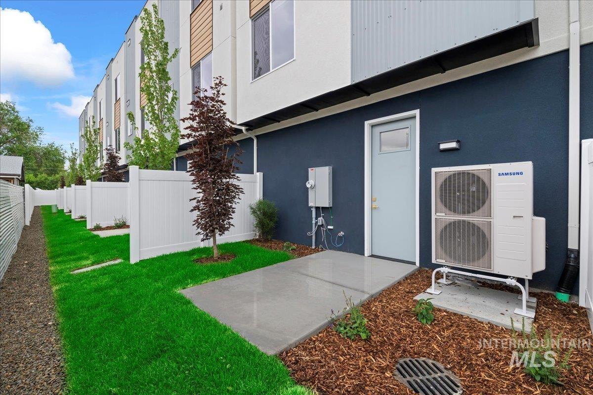 1011 S Orchard St Property Photo 12
